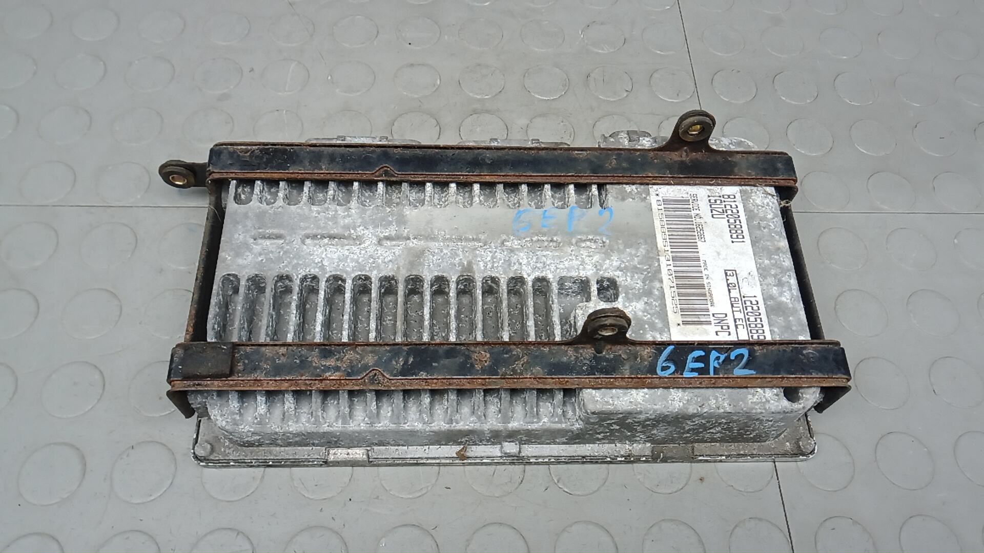 Блок управления двс Isuzu Trooper 2