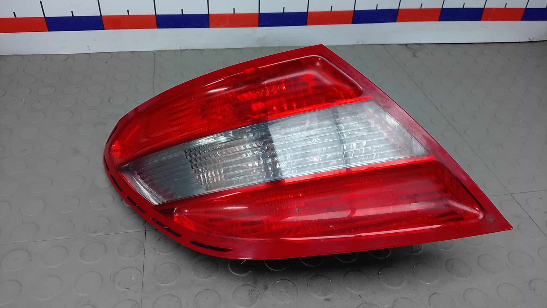 Фонарь задний левый Mercedes-Benz C-Class W204