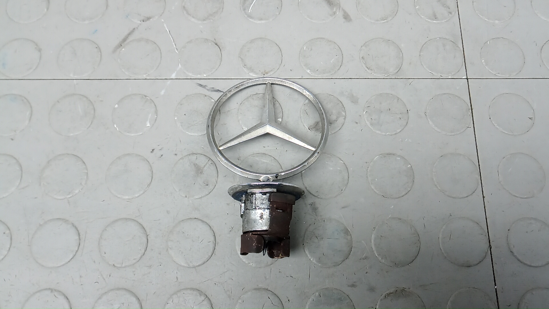 Значок на капот Mercedes-Benz C-Class W203