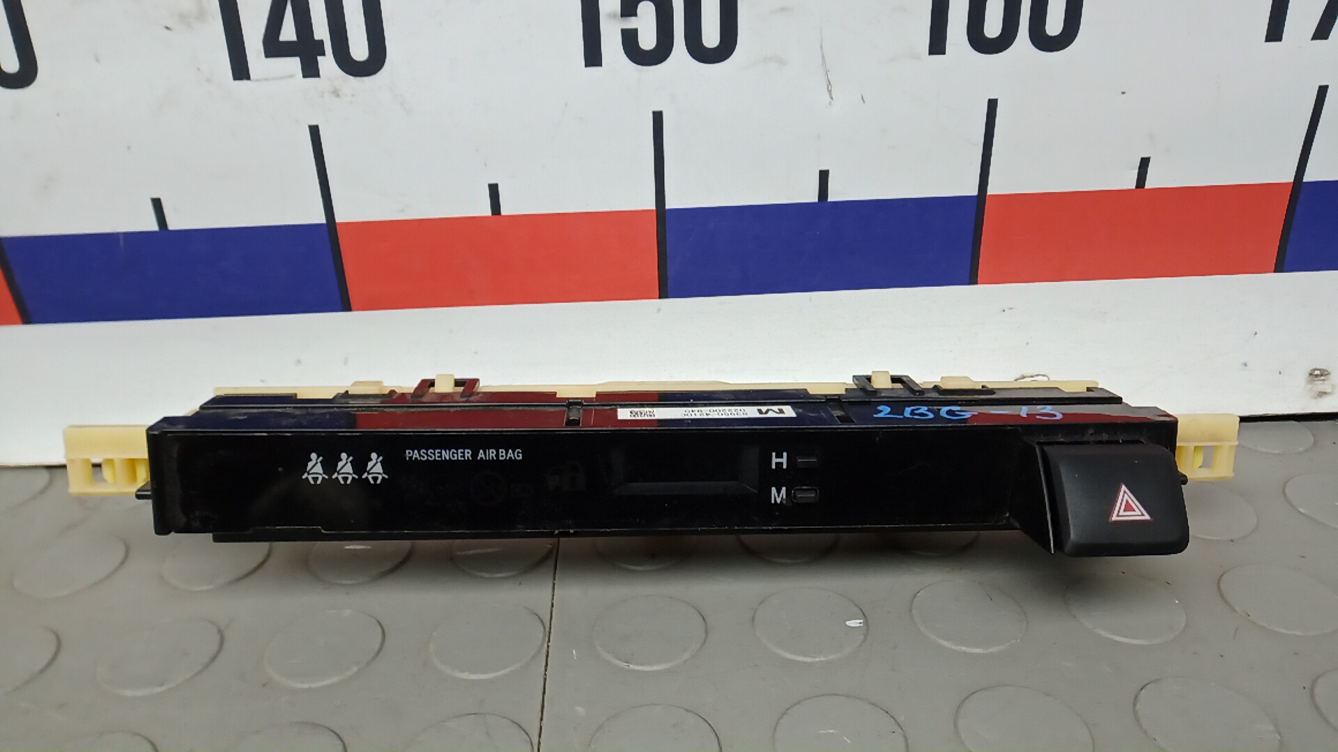 Кнопка аварийки Toyota RAV4 CA40
