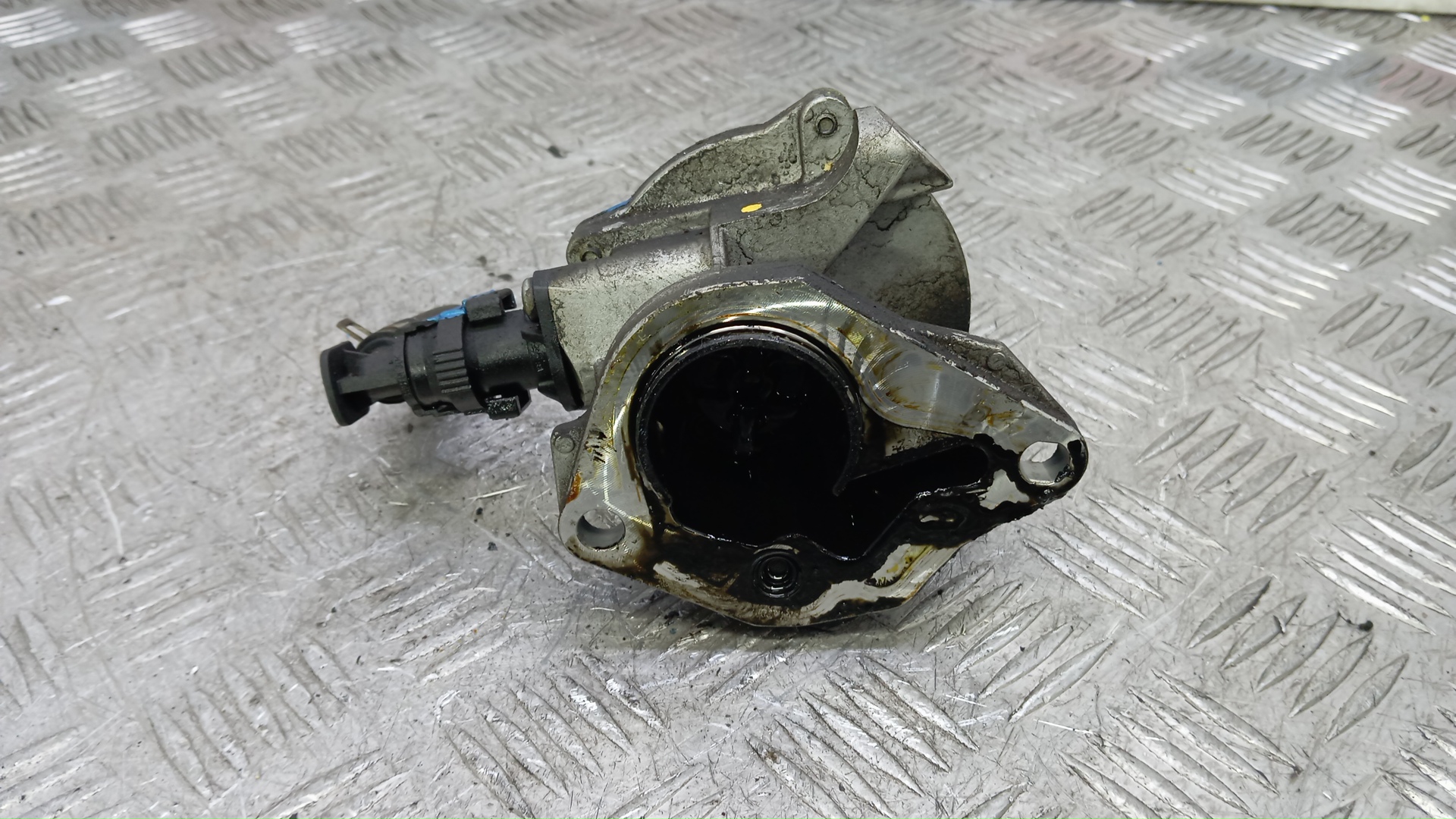 Насос вакуумный Nissan Qashqai