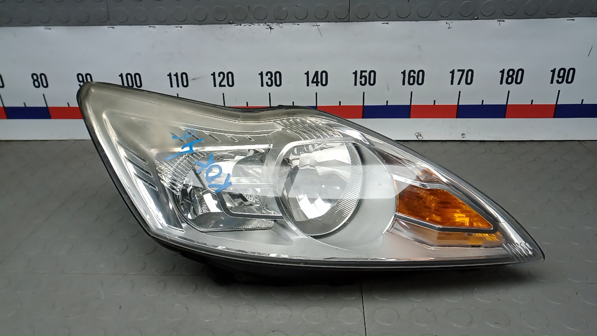 Фара правая Ford Focus 2