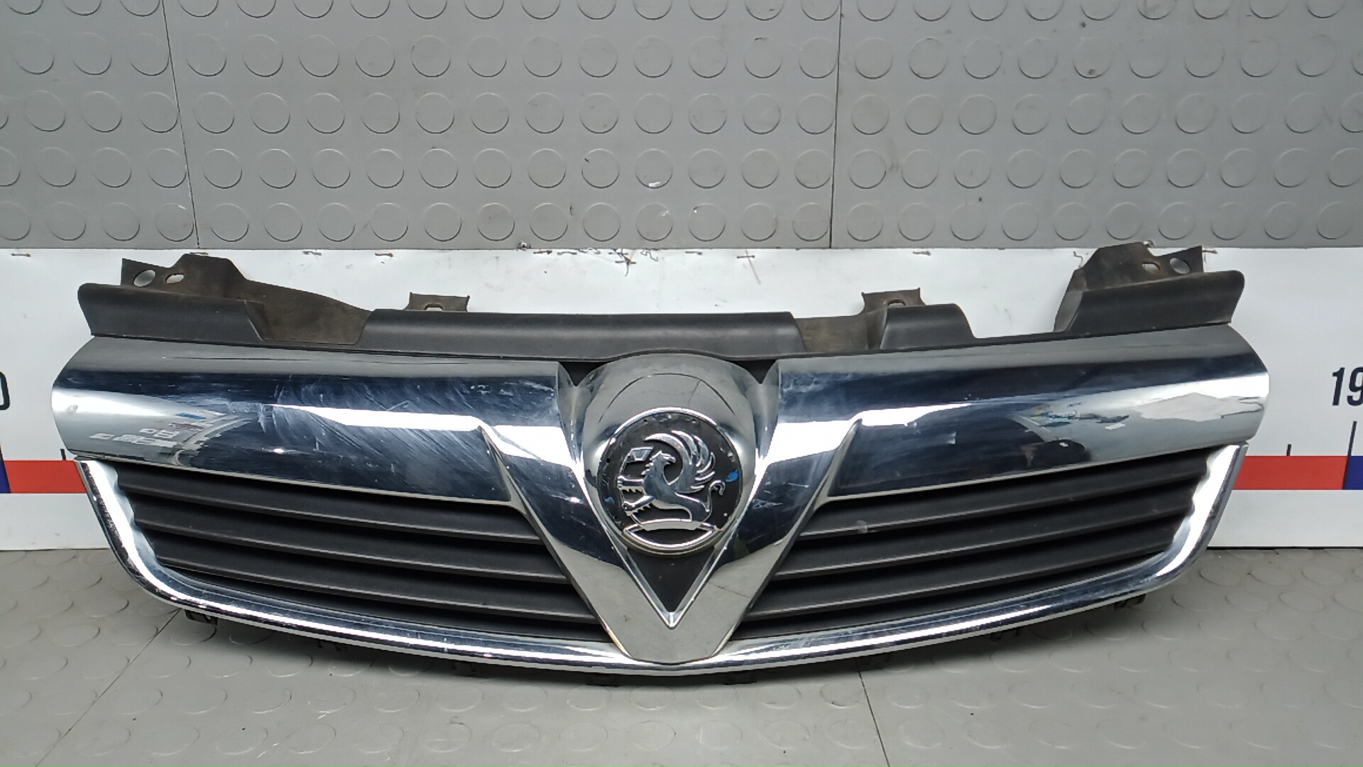 Решетка радиатора Opel Zafira B
