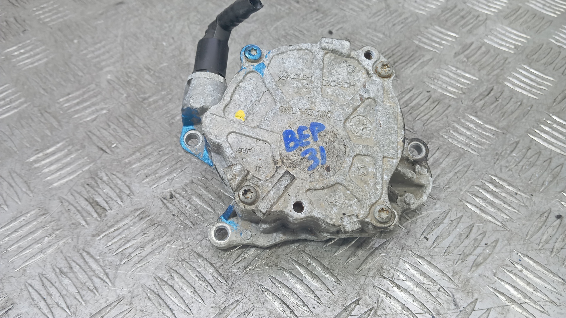 Насос вакуумный Volkswagen Golf