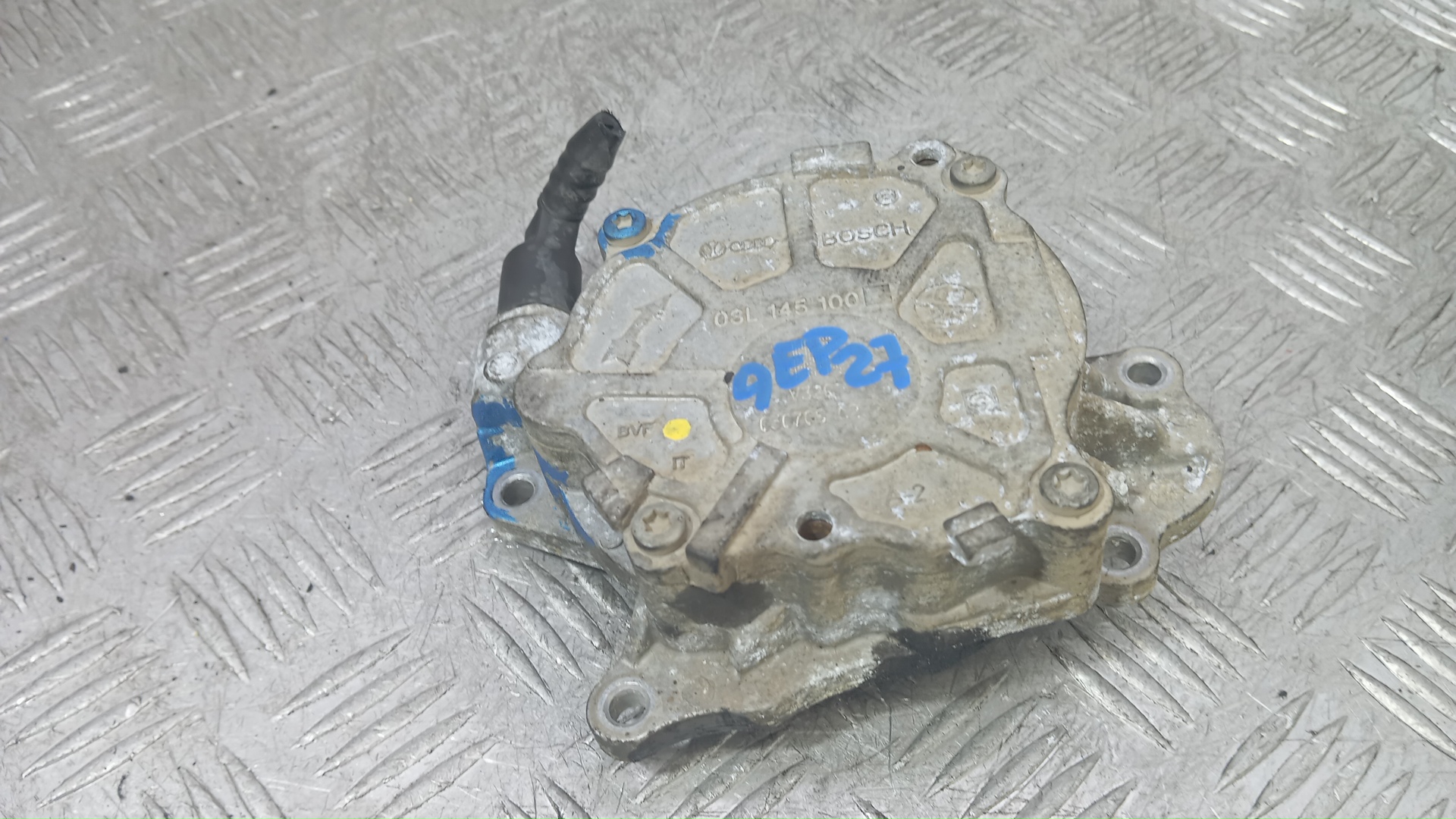 Насос вакуумный Volkswagen Jetta