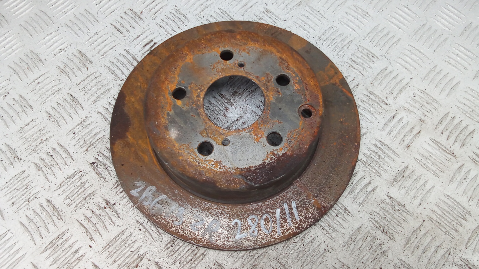Диск тормозной задний Toyota RAV4 CA40