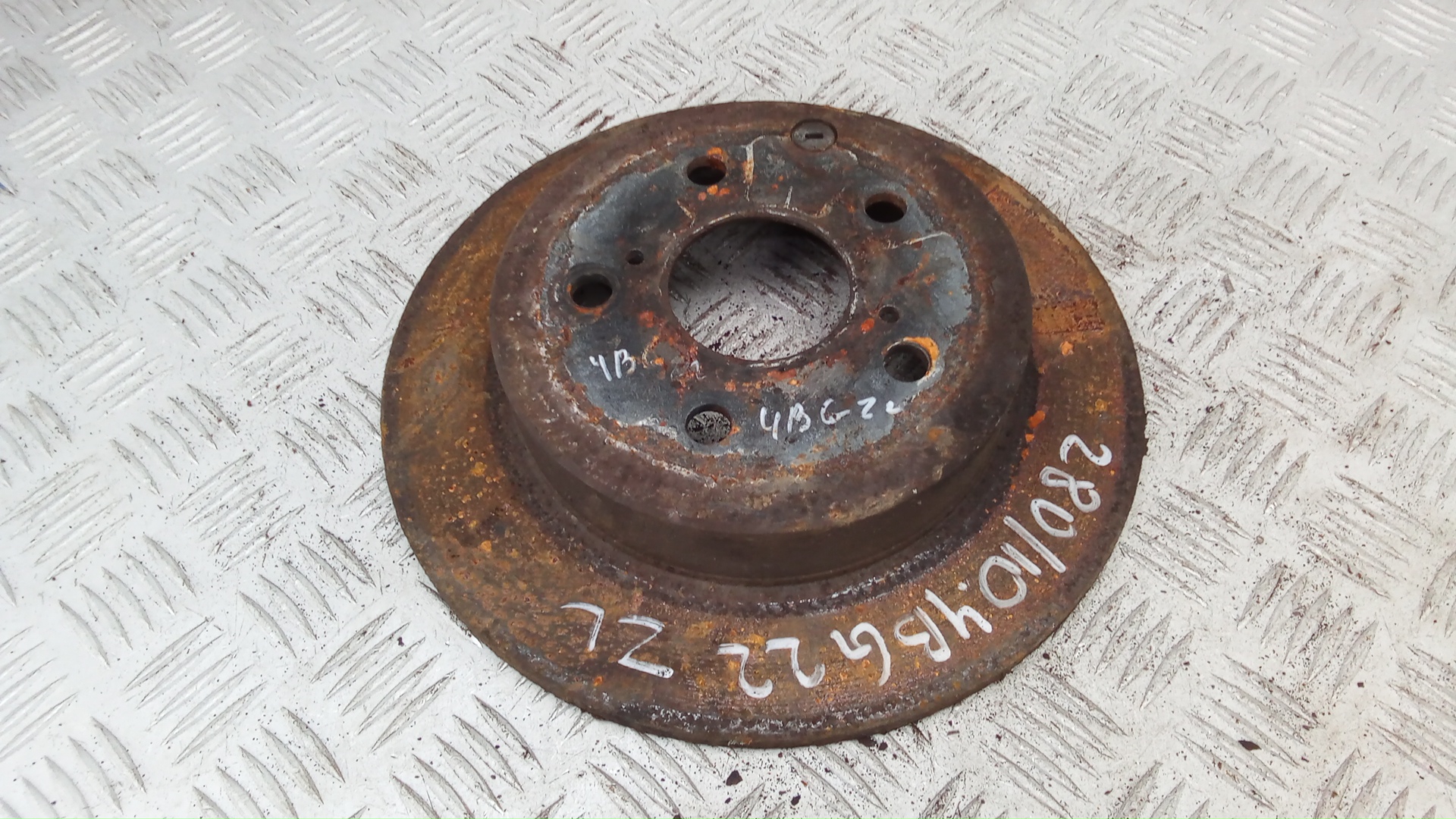 Диск тормозной задний Toyota RAV4 CA40