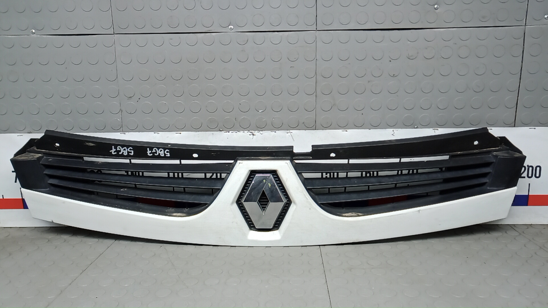 Решетка радиатора Renault Master 2