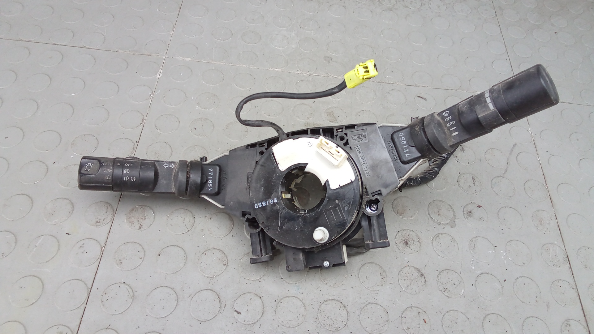 Переключатель поворотов и дворников (стрекоза) Nissan Navara D40