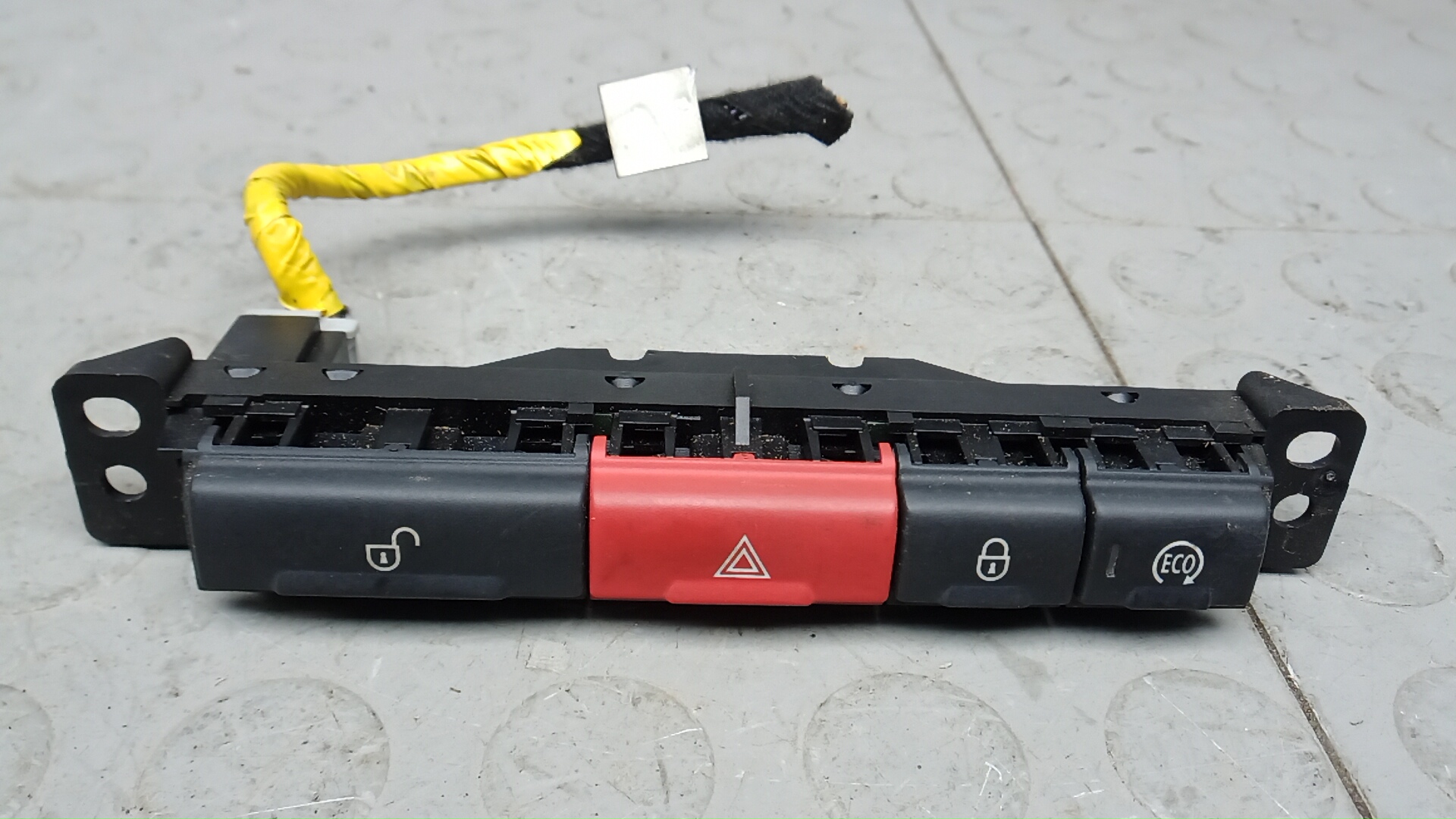 Кнопка аварийки Land Rover Freelander 2