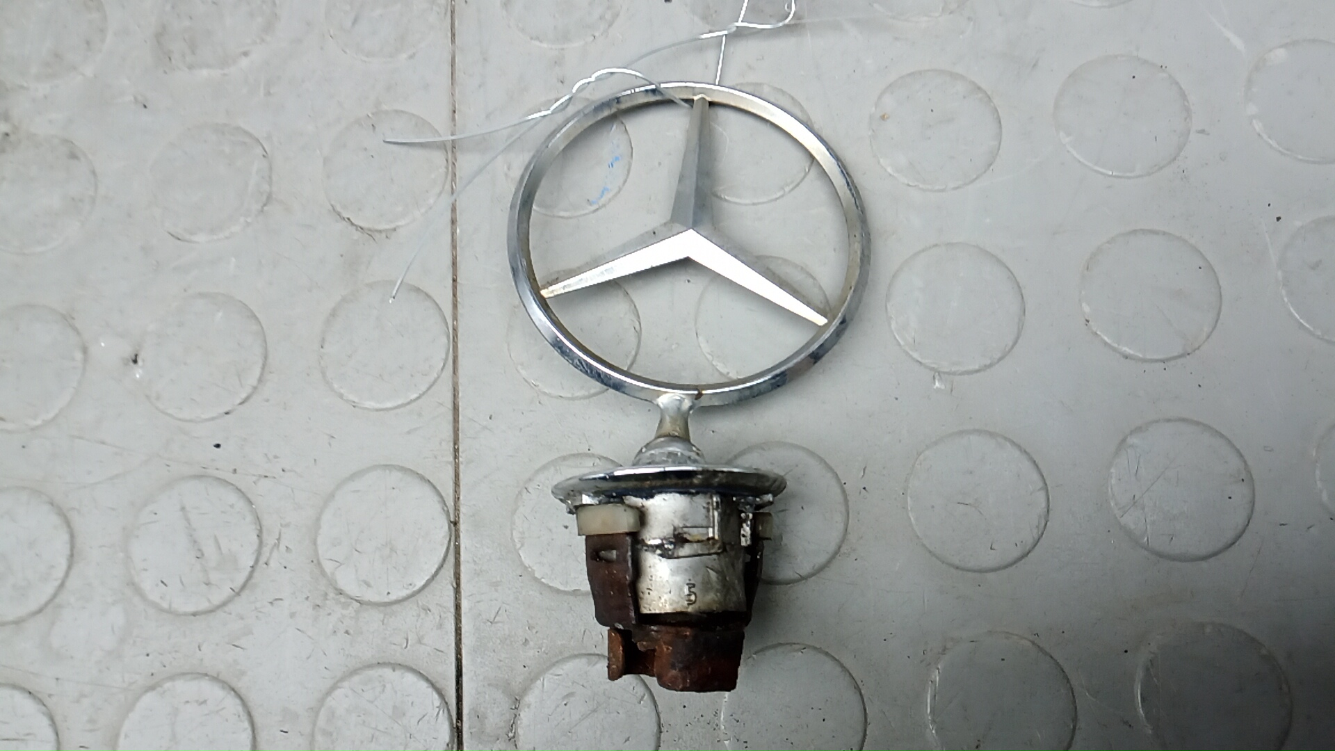 Значок на капот Mercedes-Benz E-Class W211