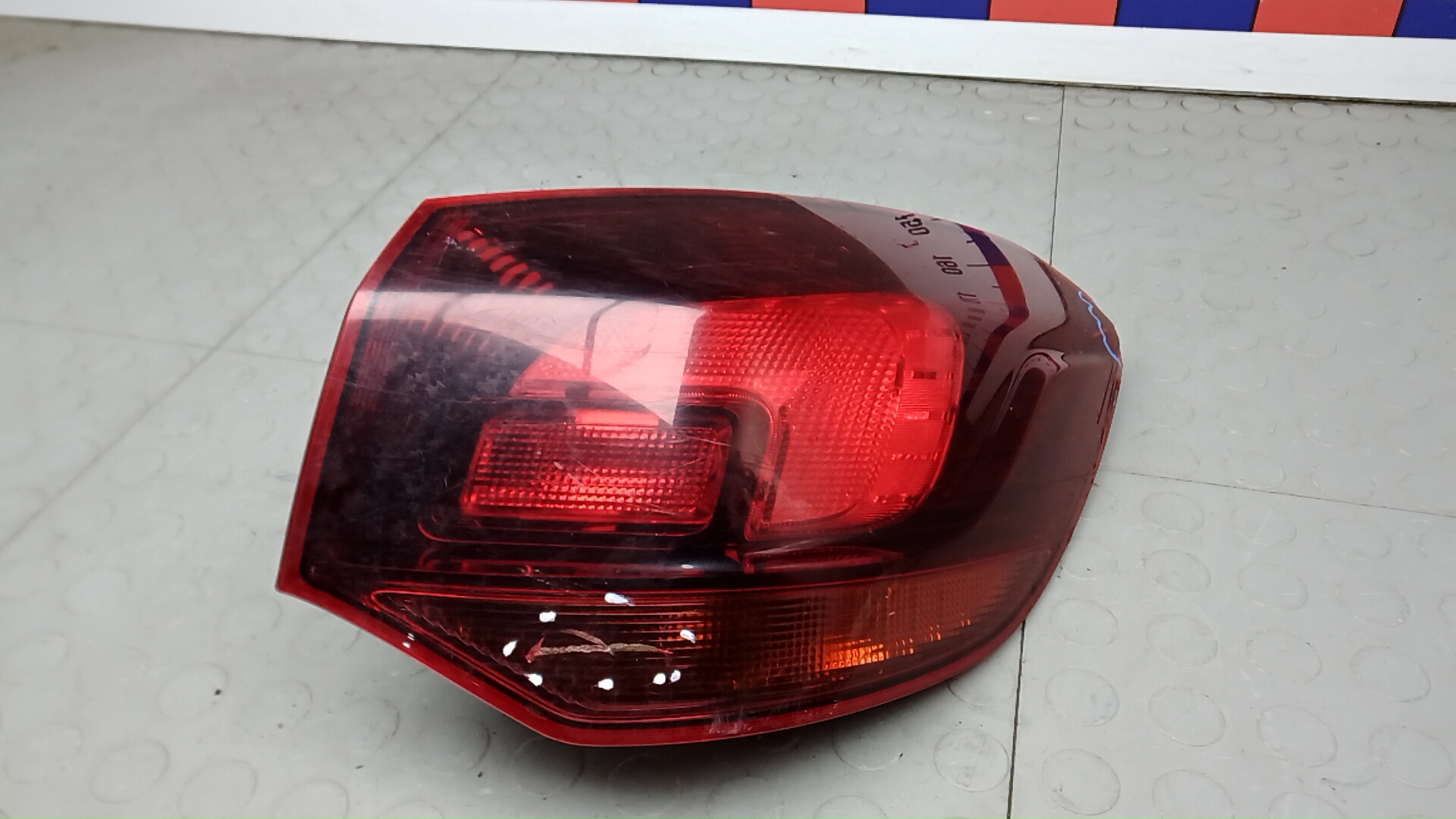 Фонарь задний правый Opel Astra J