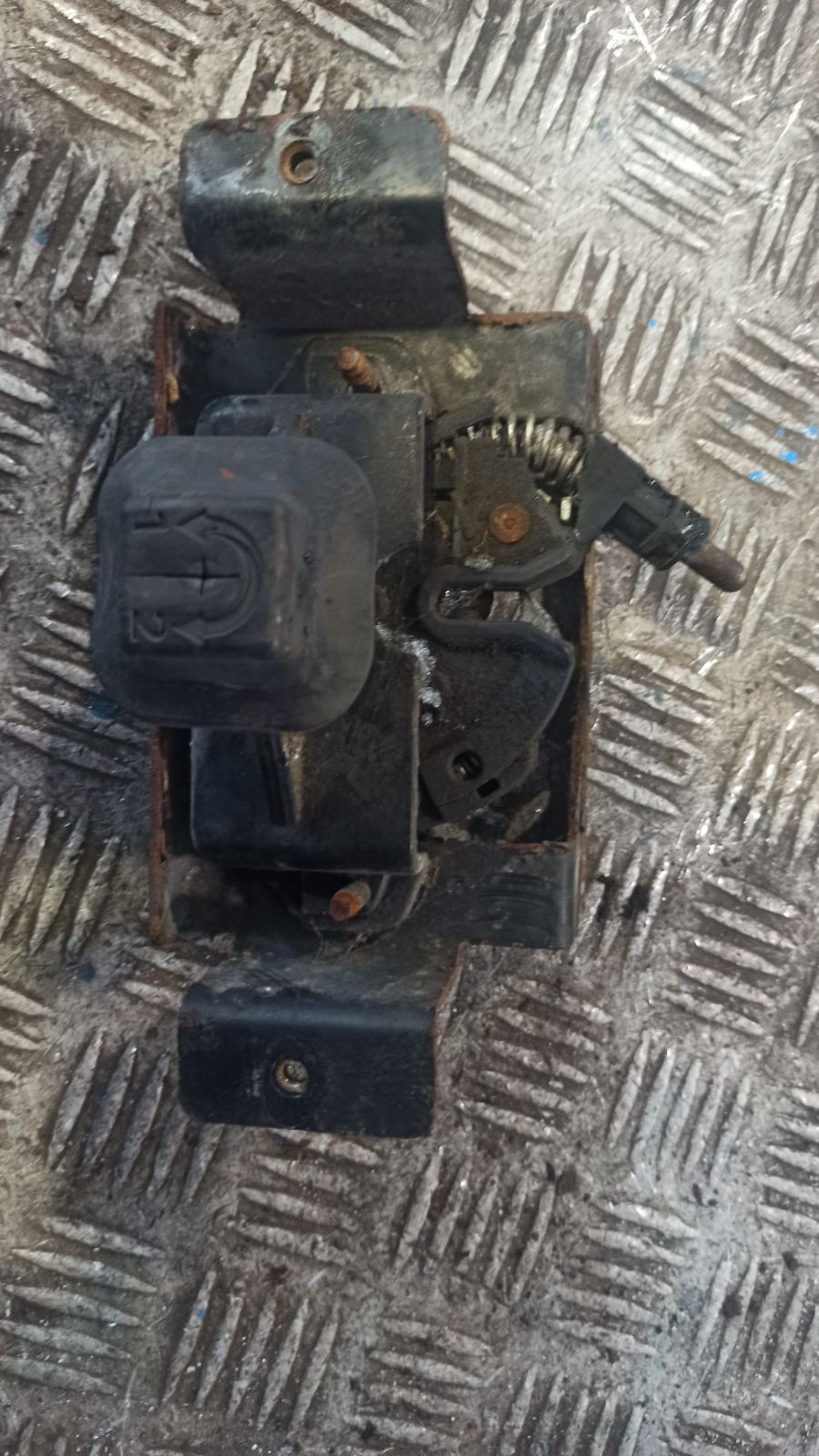 Замок капота Ford Transit 7