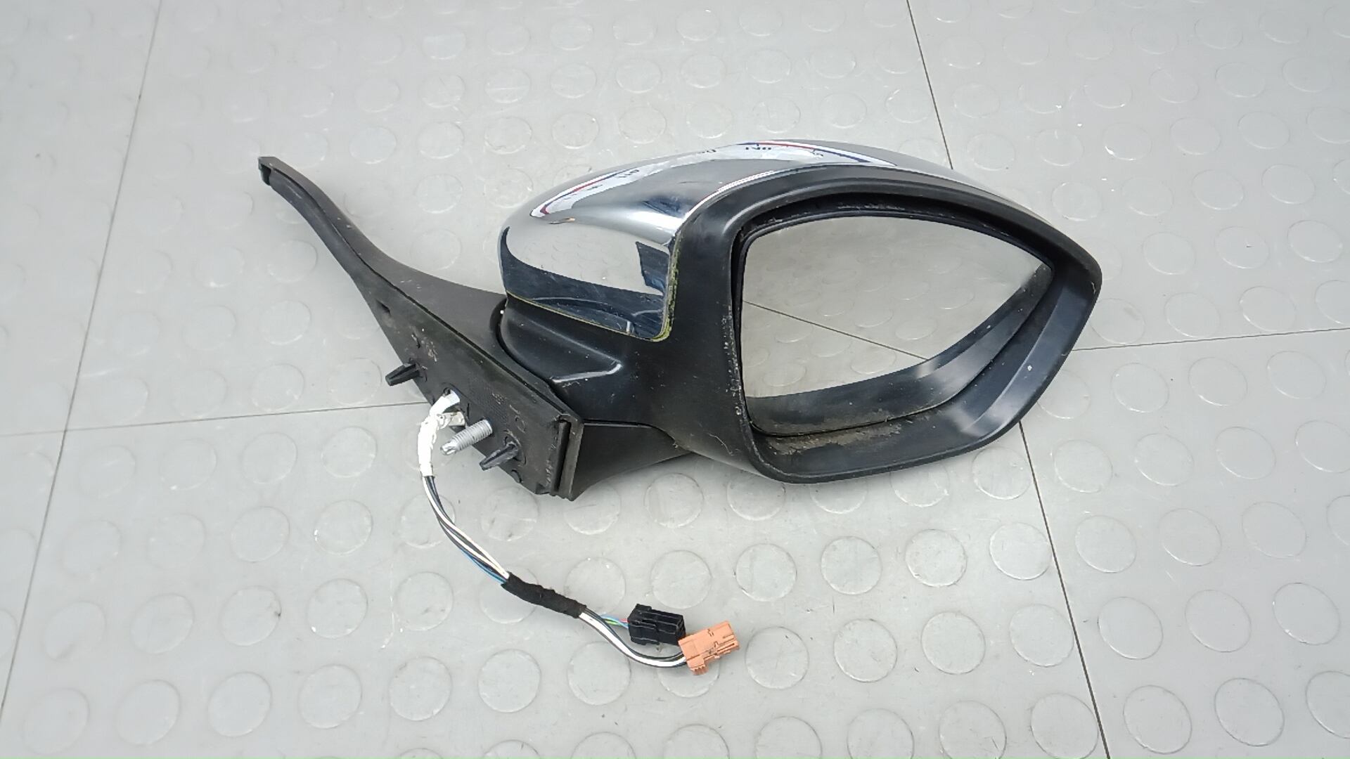 Зеркало наружное правое Peugeot 208 1
