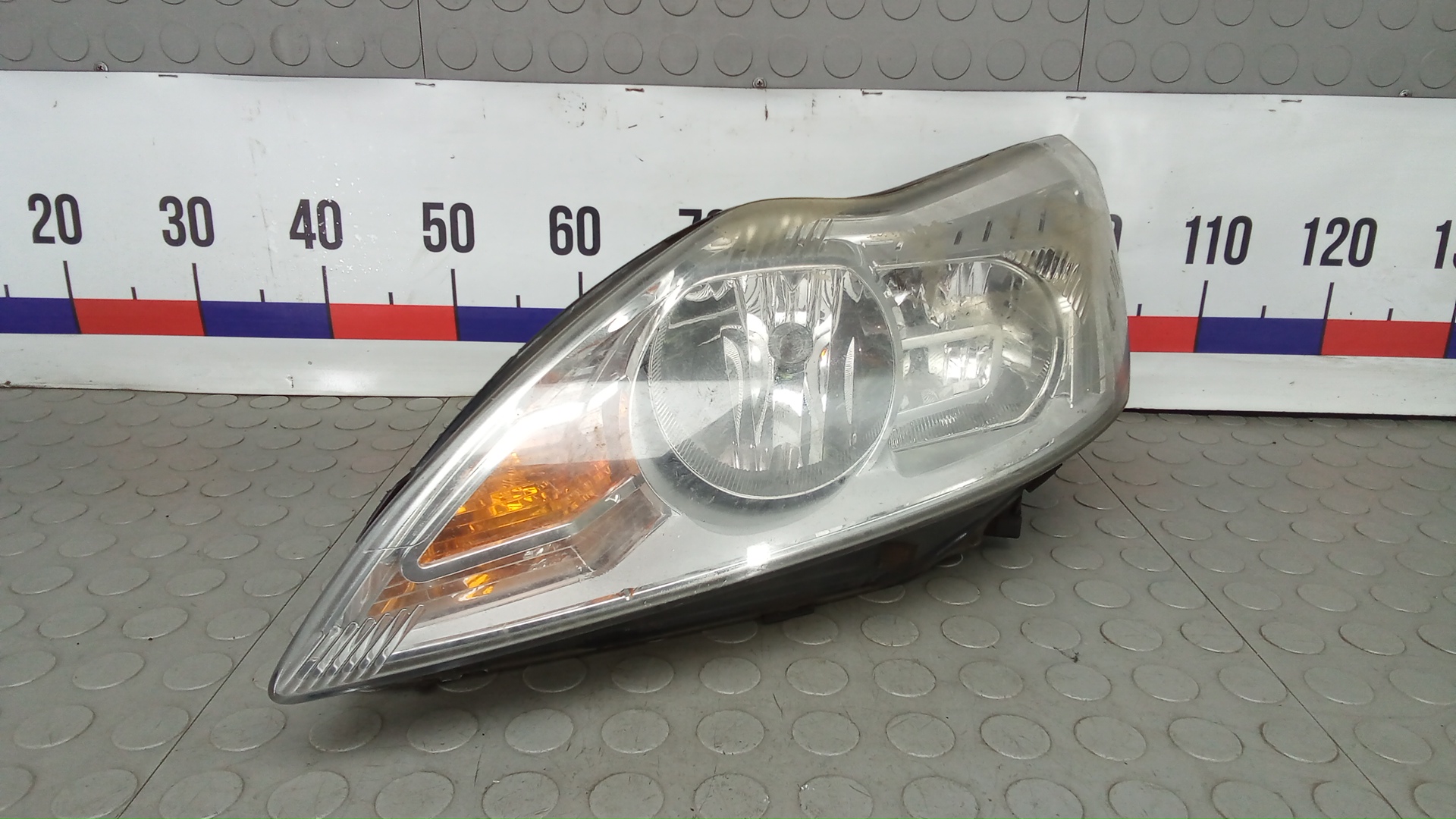 Фара левая Ford Focus 2