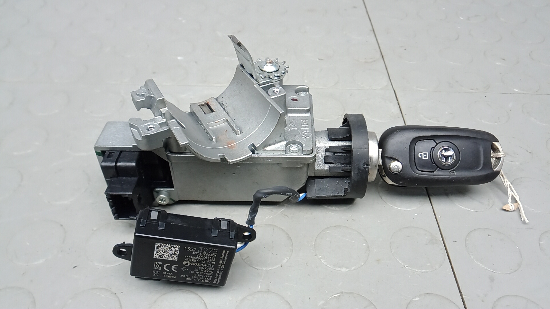Замок зажигания Opel Astra K