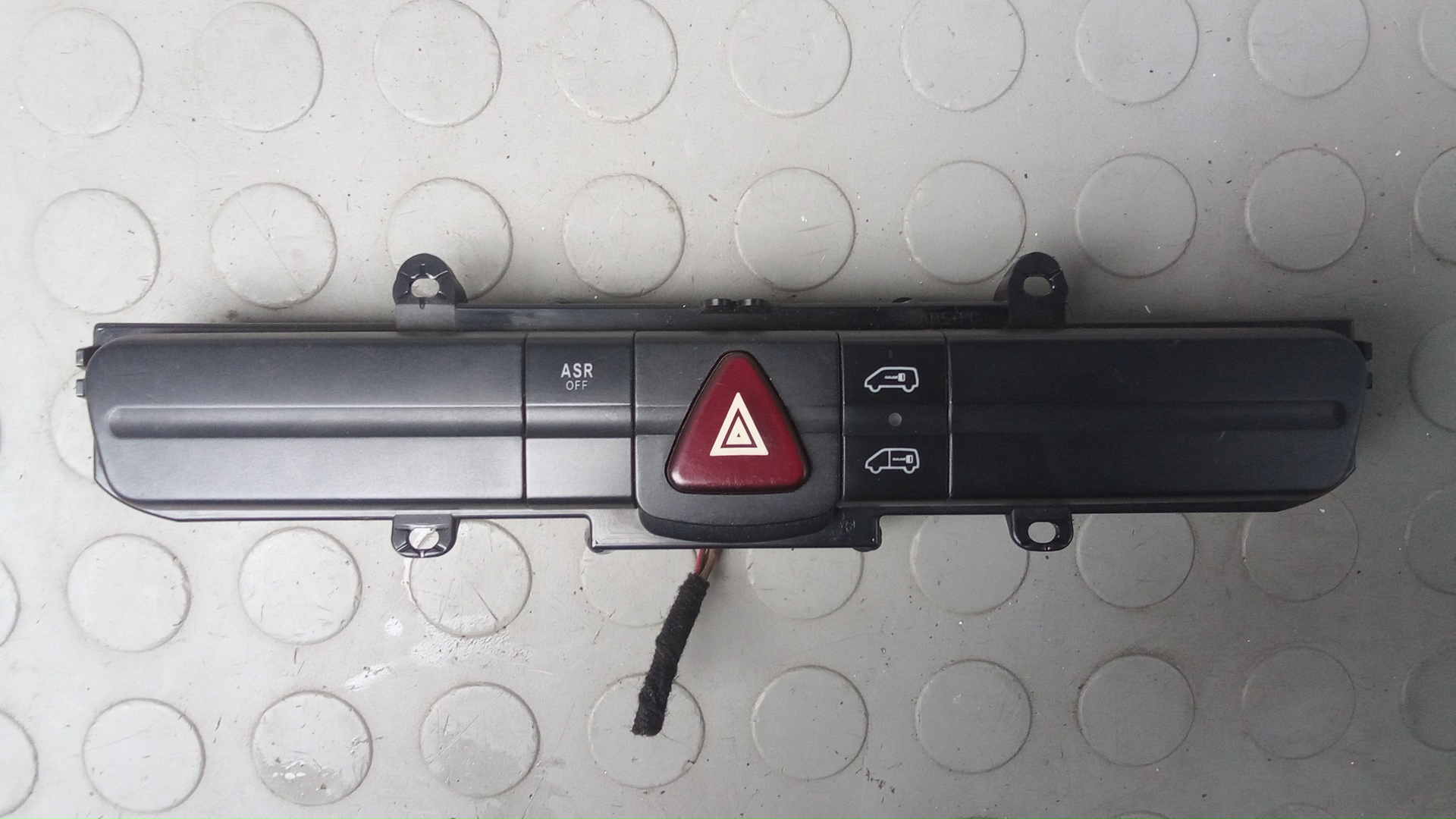Кнопка аварийки Mercedes-Benz Sprinter 2