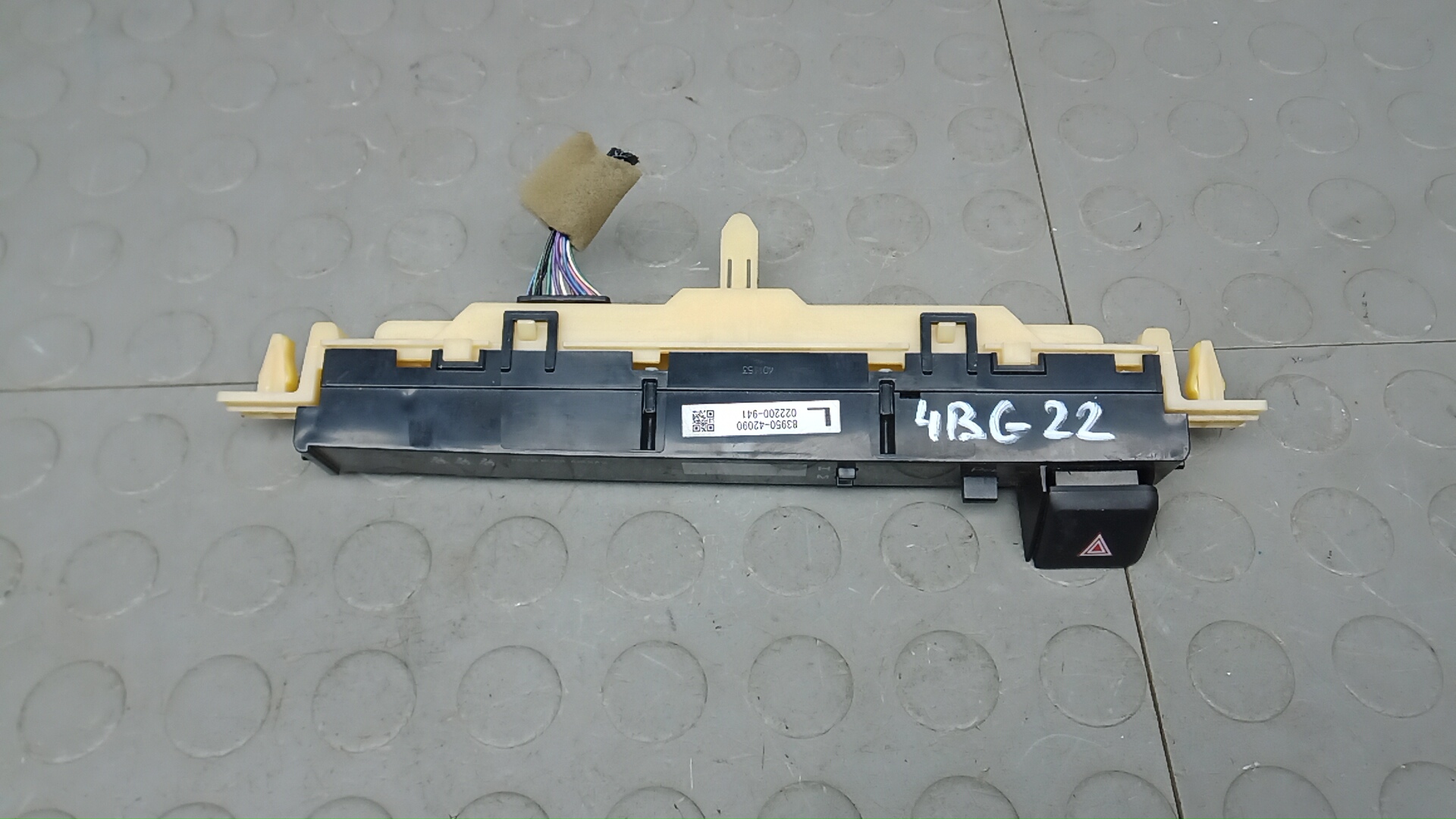 Кнопка аварийки Toyota RAV4 CA40