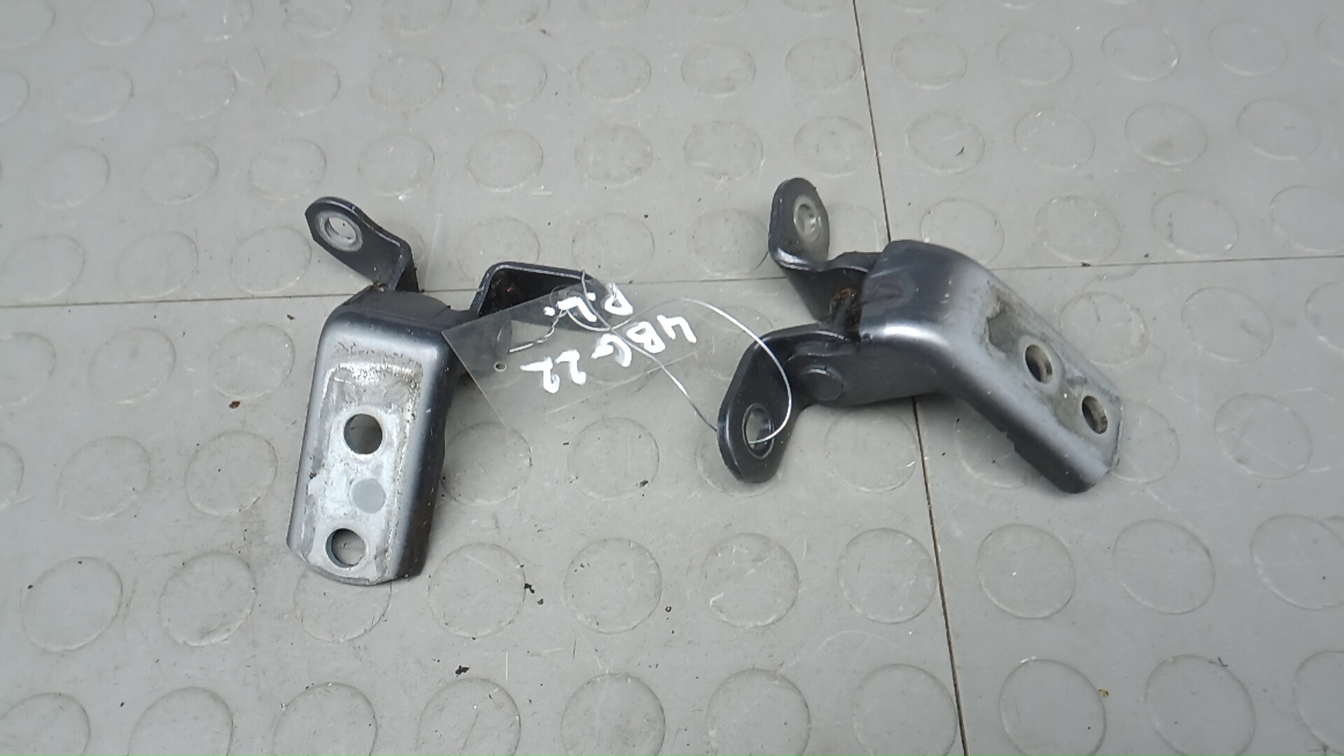 Петля передняя левая Toyota RAV4 CA40
