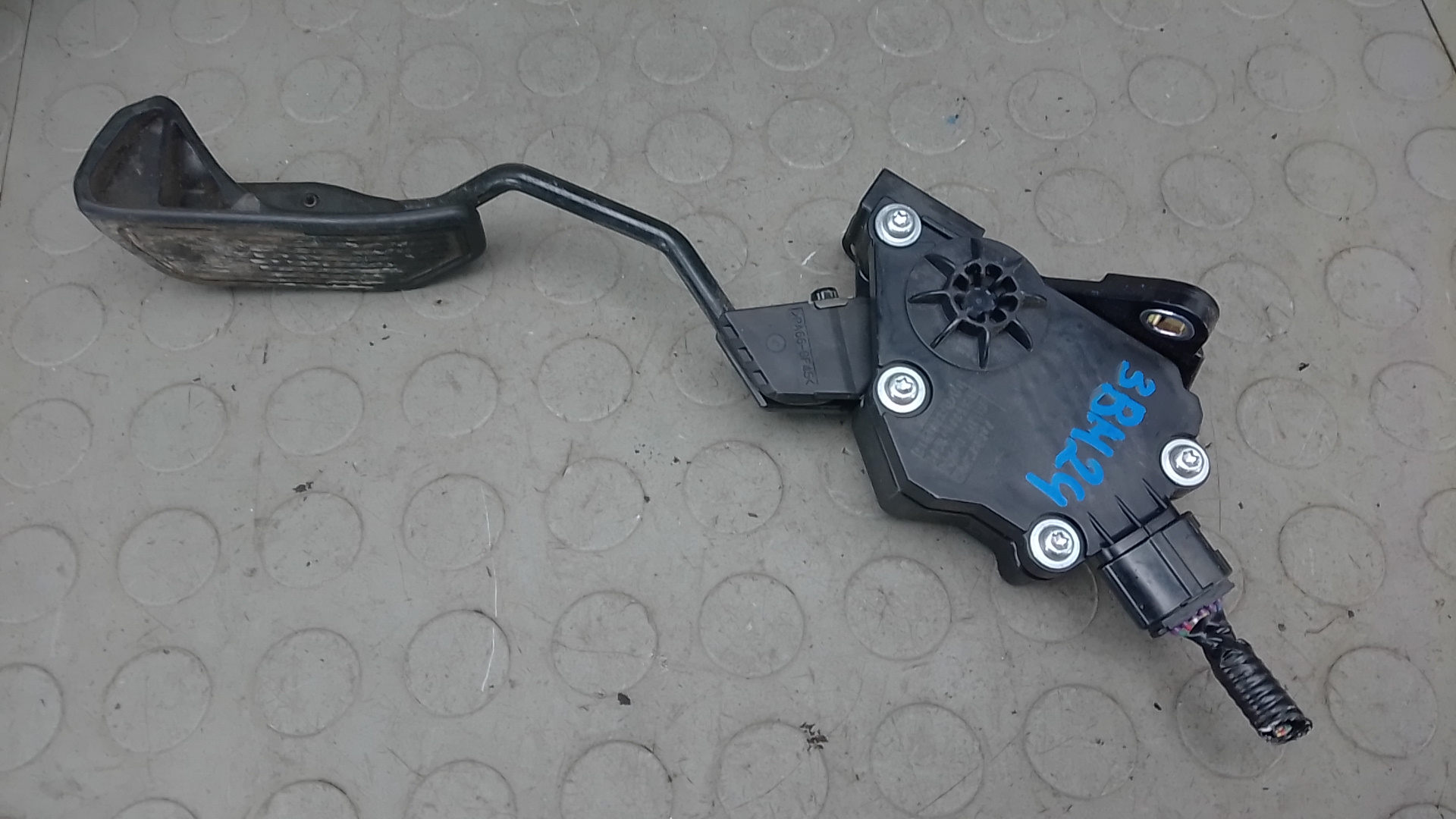 Педаль газа Toyota Prius XW30