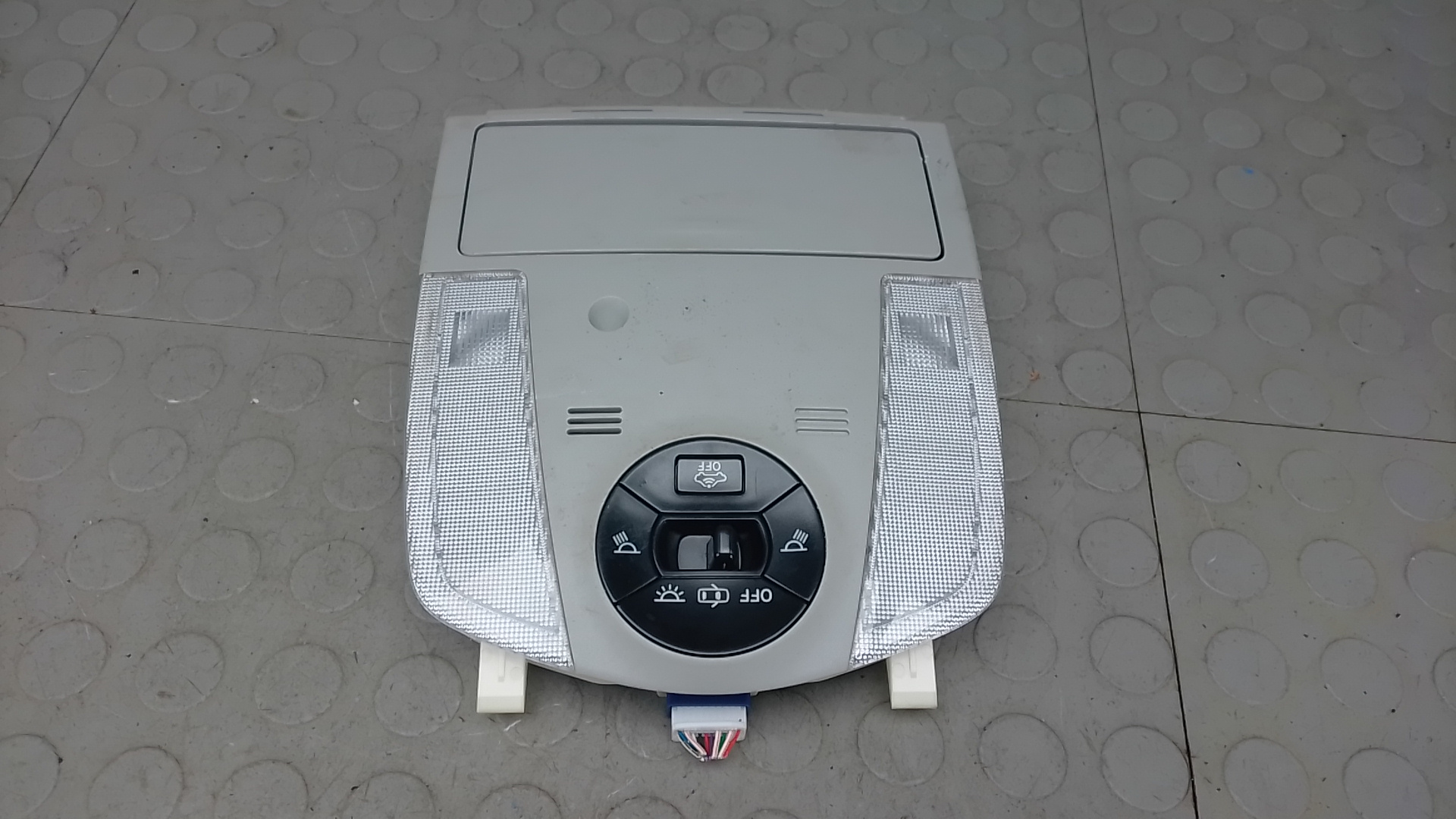 Фонарь освещения салона Toyota Prius XW30