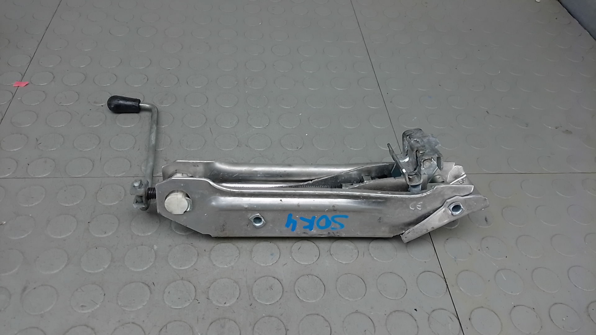 Домкрат Suzuki Swift 1