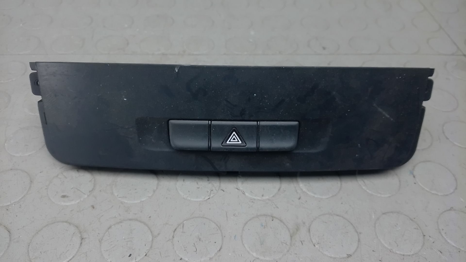 Кнопка аварийки Mercedes-Benz Vito W447