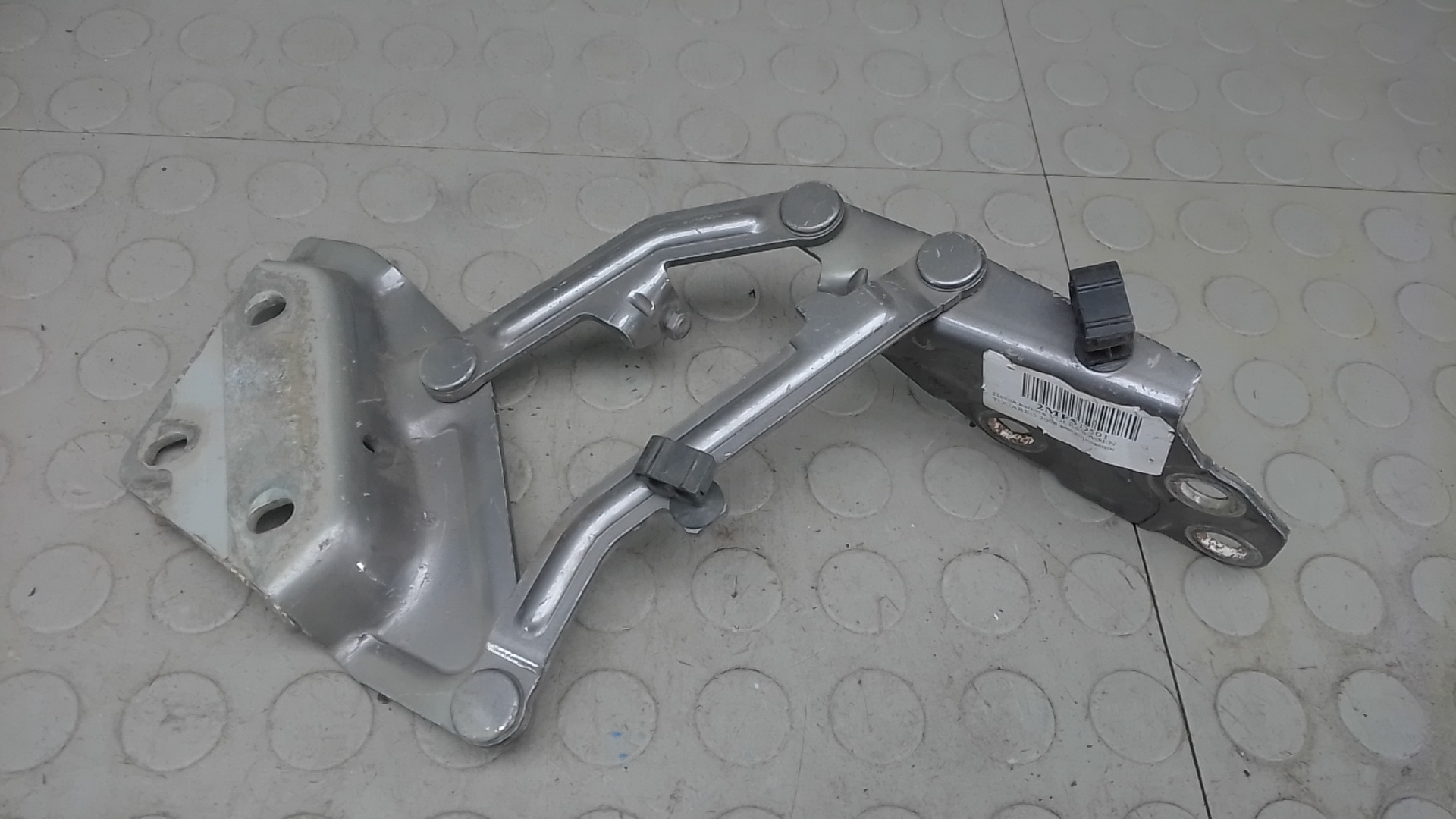 Петля капота Volkswagen Touareg 7L