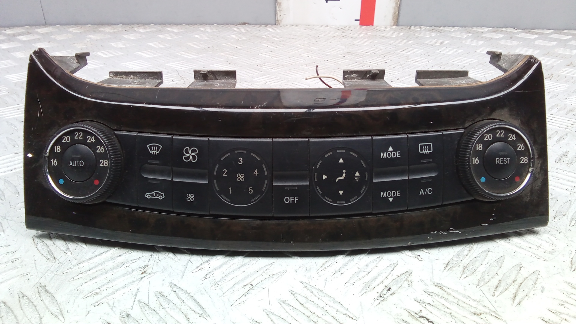 Блок управления печки и климат-контроля Mercedes-Benz CLS C219
