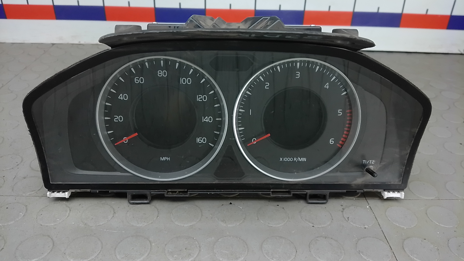 Щиток приборов Volvo XC60 1