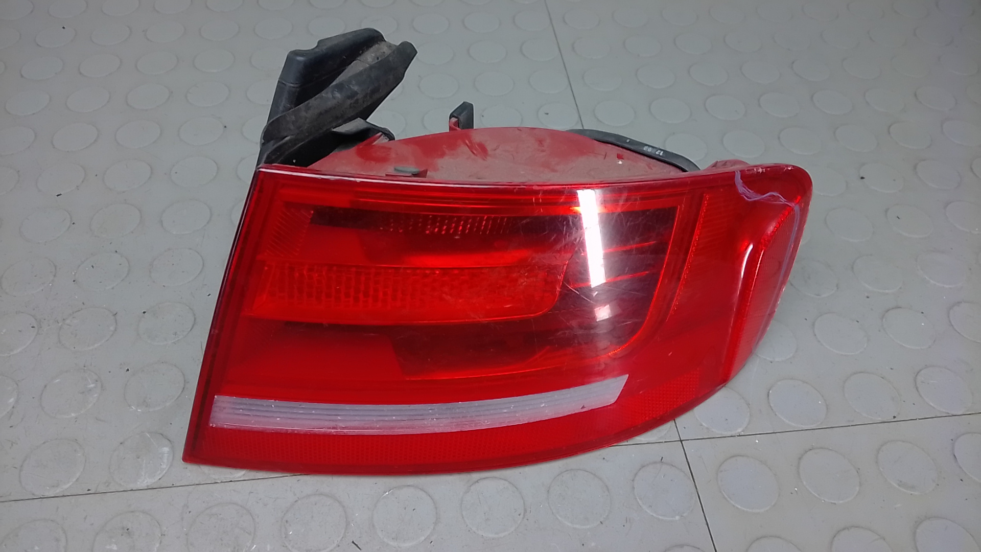 Фонарь задний правый Audi A4 B8
