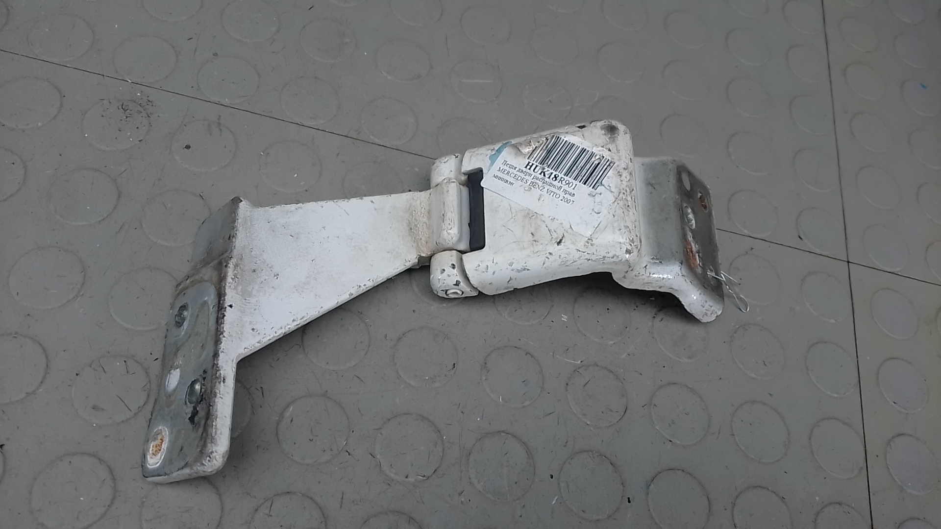 Петля двери распашной правой Mercedes-Benz Vito W639