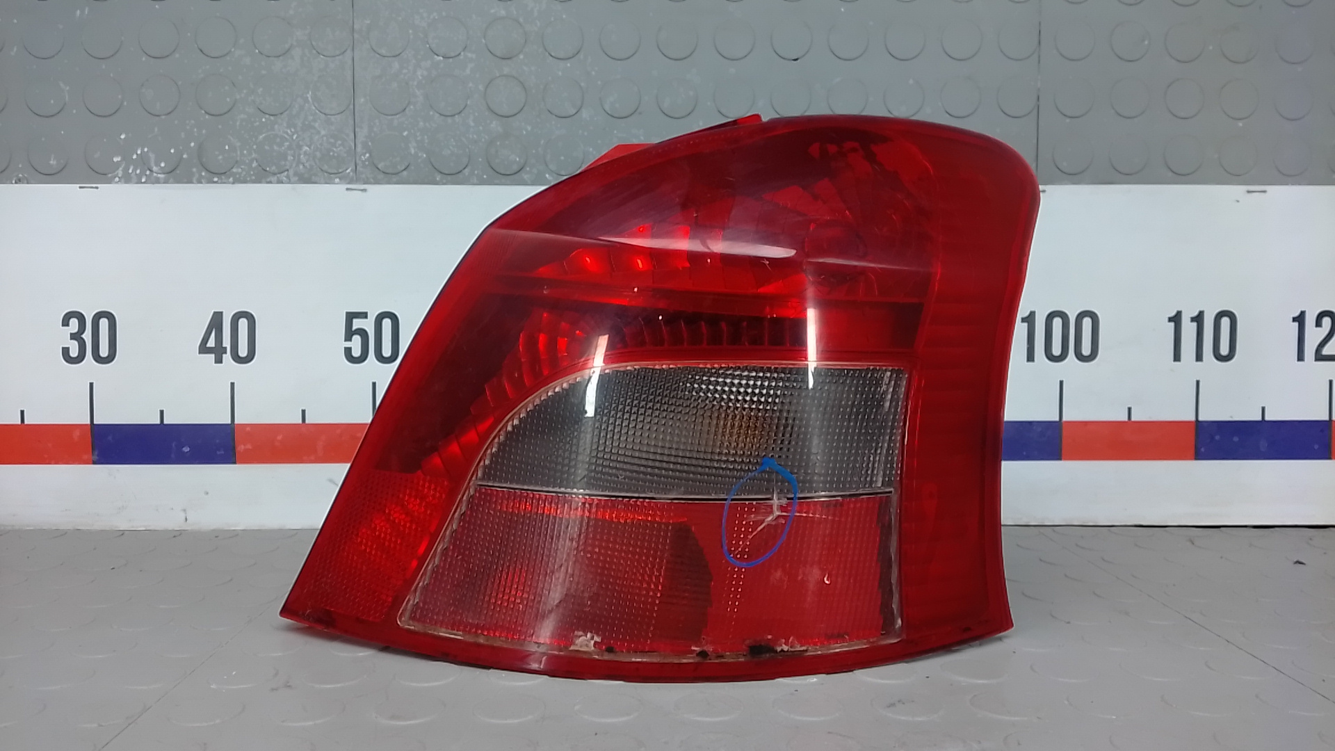 Фонарь задний правый Toyota Yaris P9