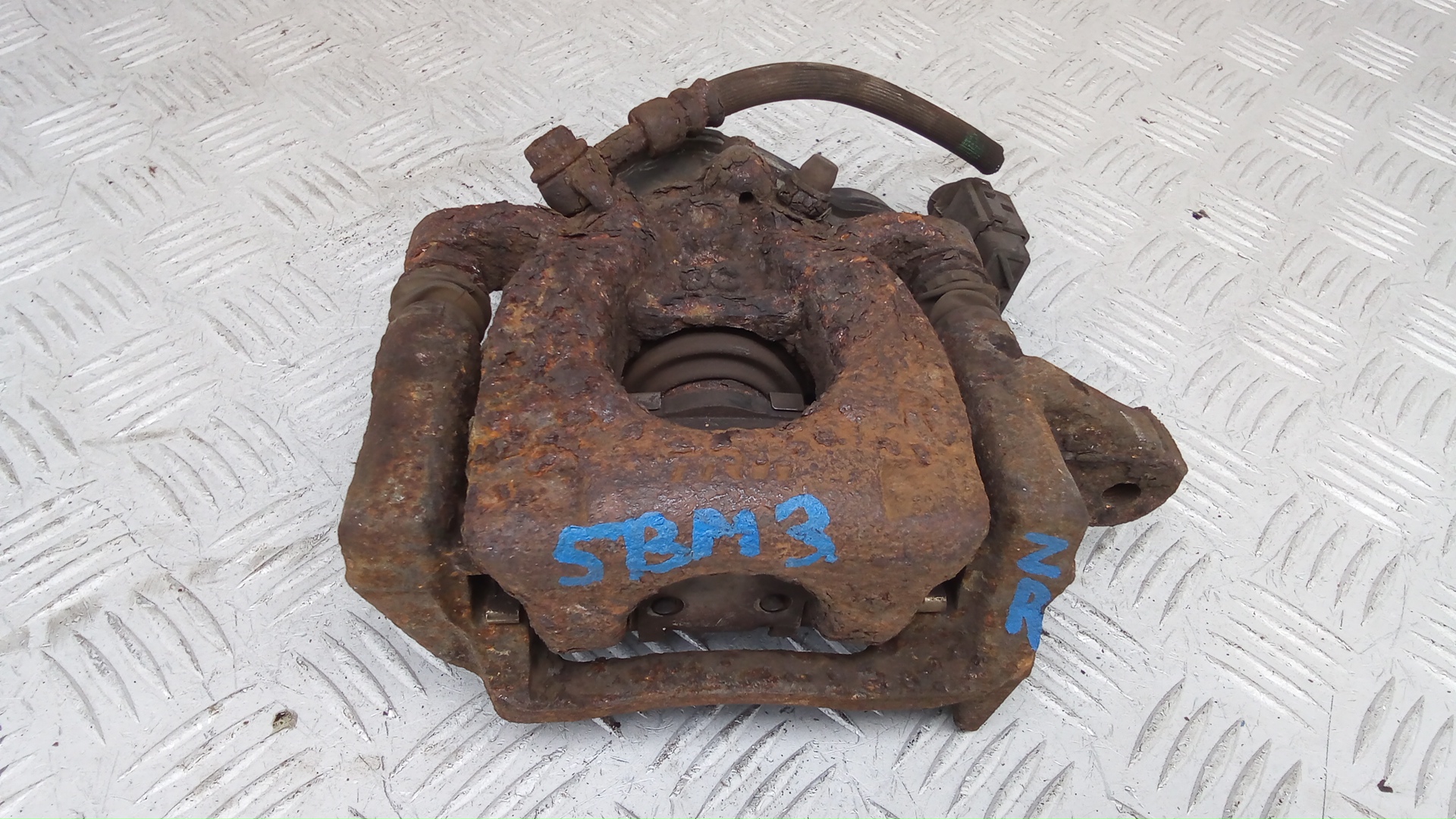 Суппорт тормозной задний правый Nissan Qashqai J11