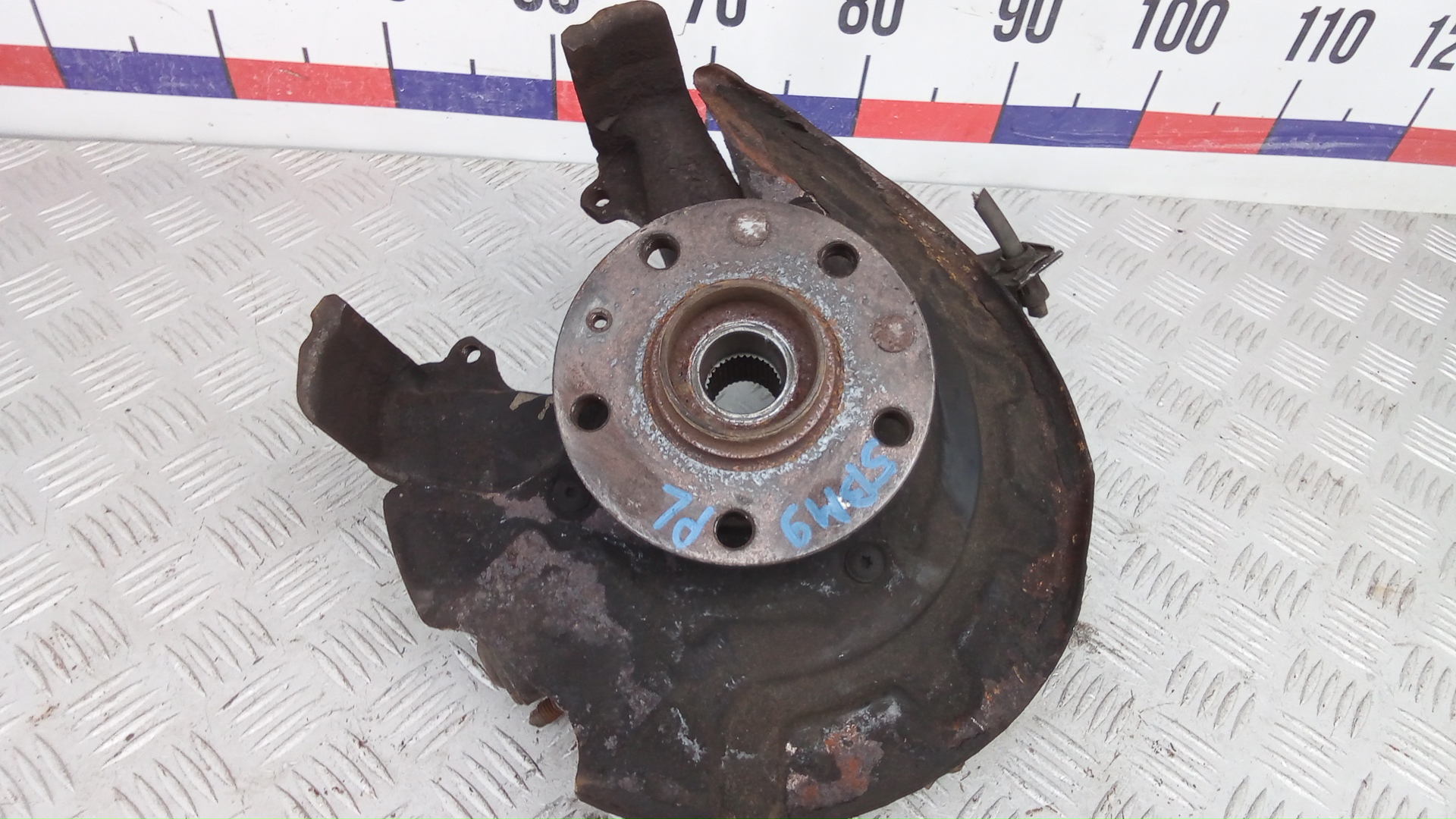 Ступица передняя левая Skoda Octavia