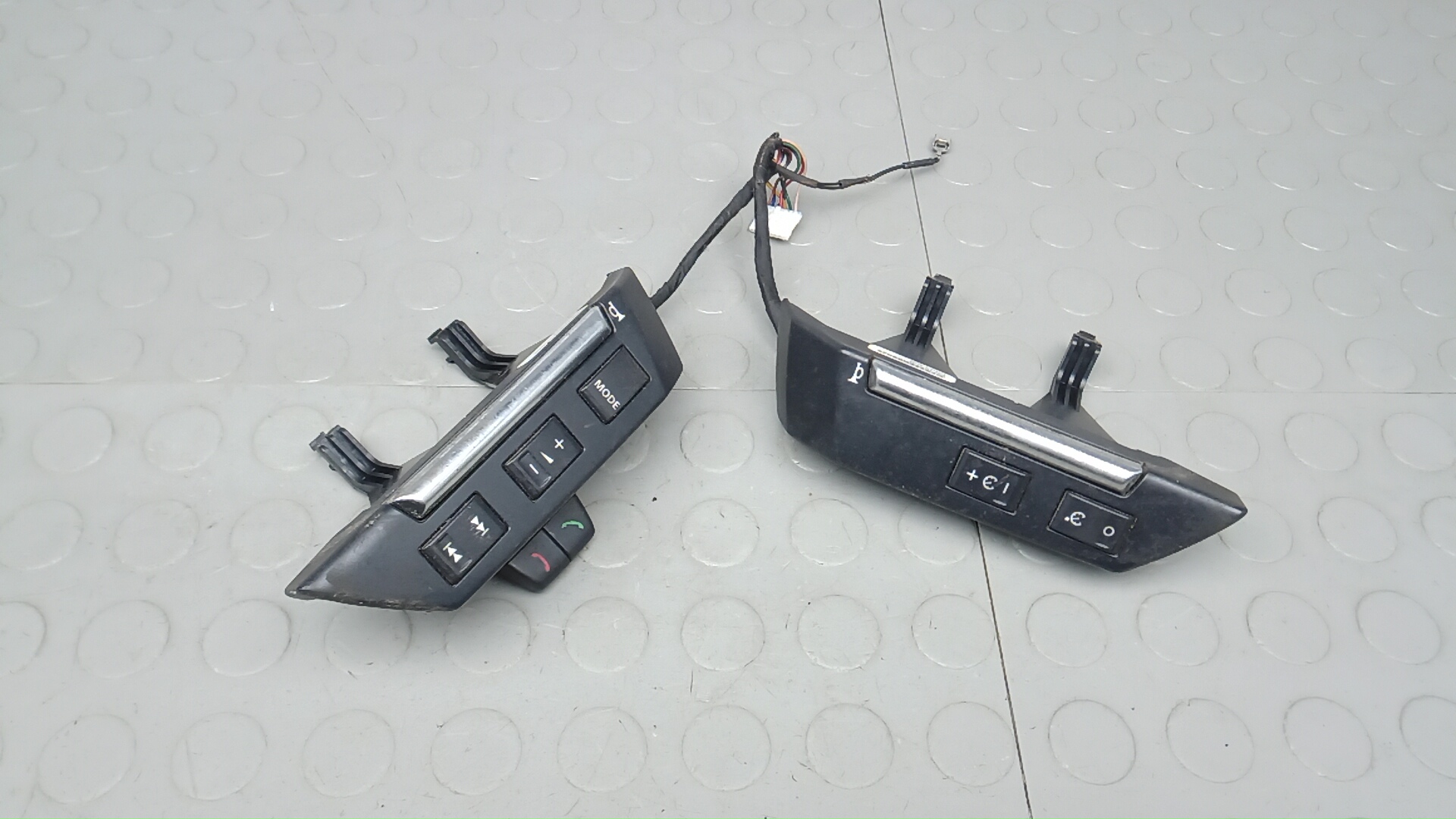 Кнопки руля Land Rover Freelander 2
