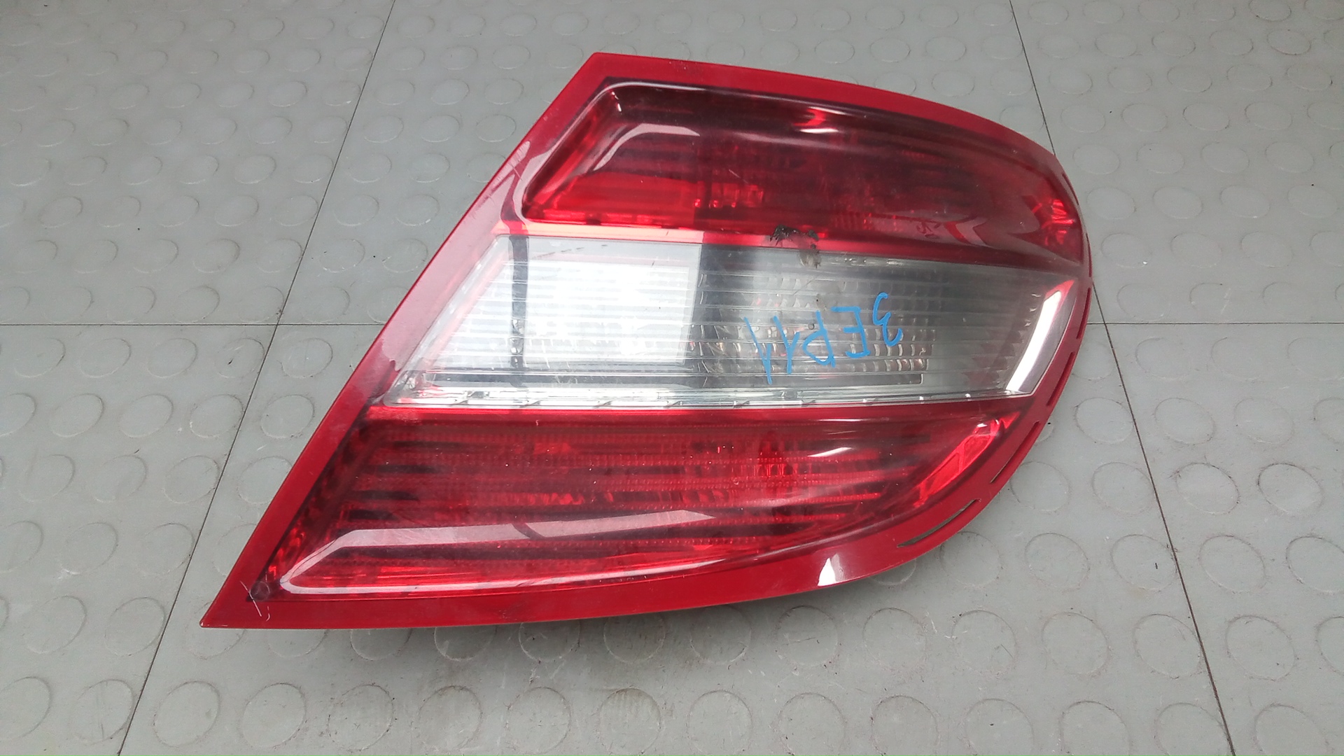Фонарь задний правый Mercedes-Benz C-Class W204