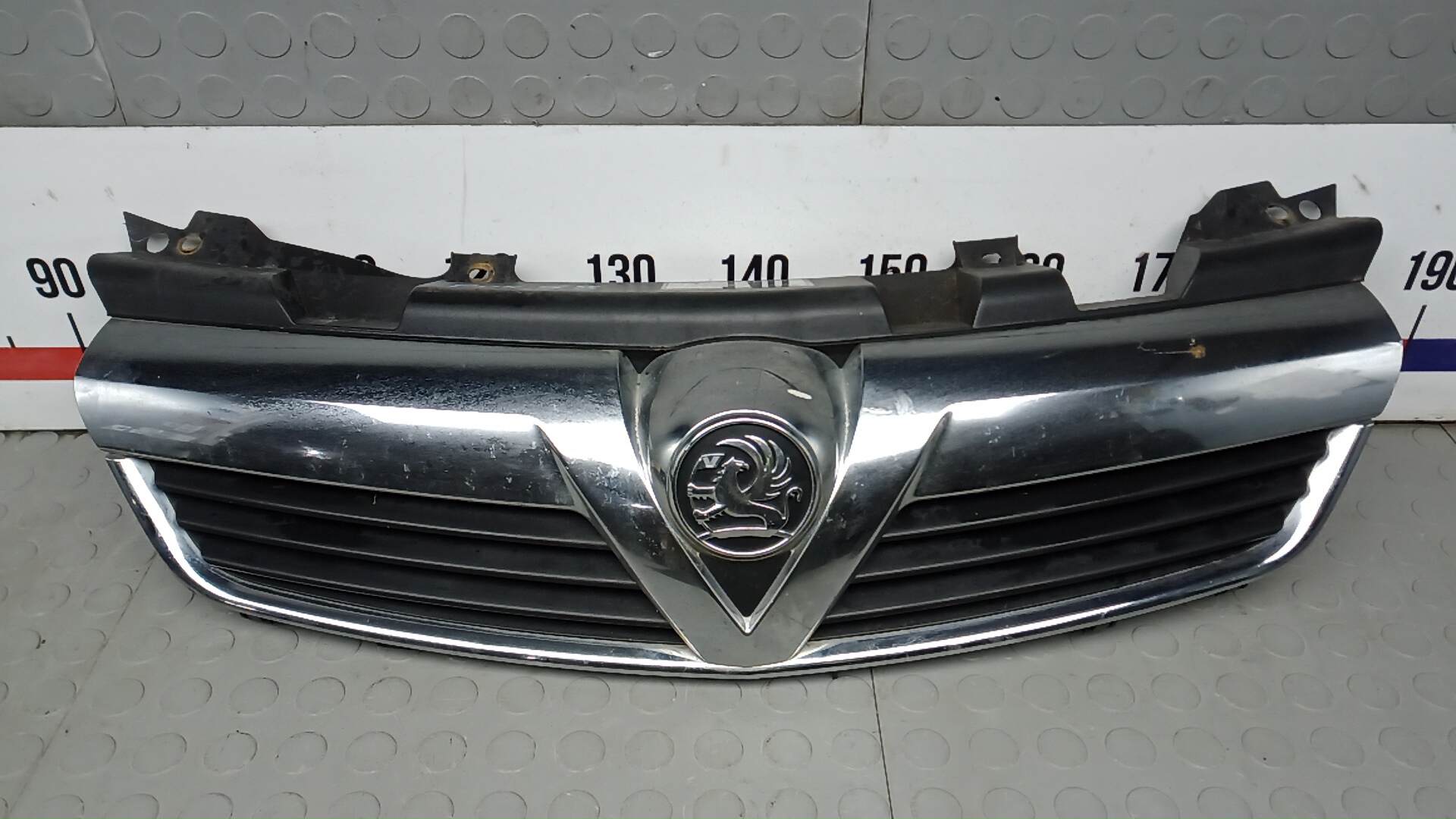 Решетка радиатора Opel Zafira B
