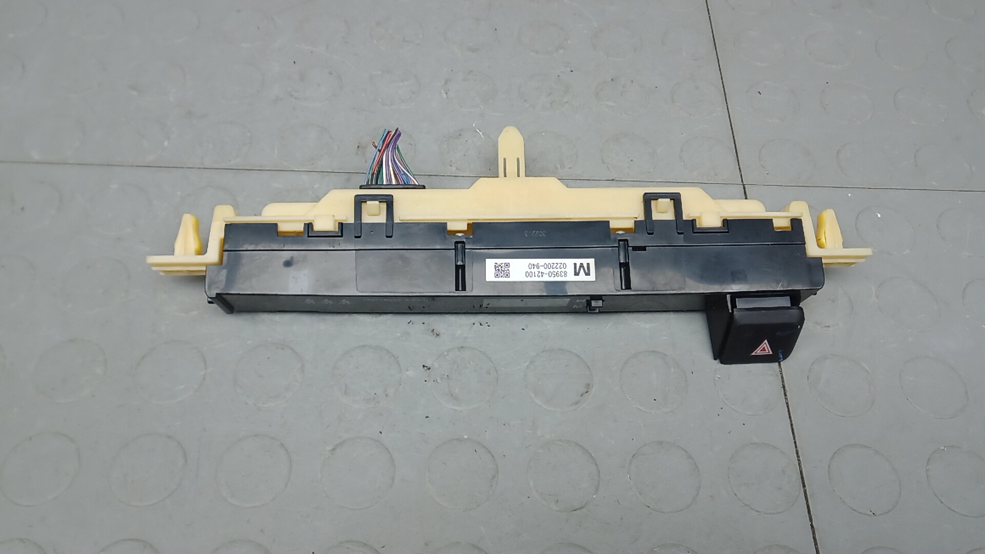 Кнопка аварийки Toyota RAV4 CA40