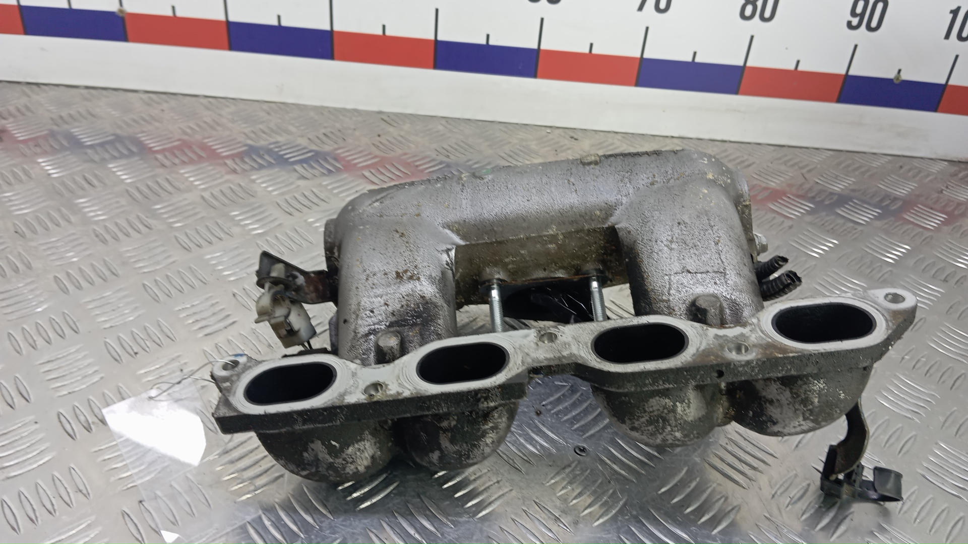 Впускной коллектор бензиновый Toyota Prius