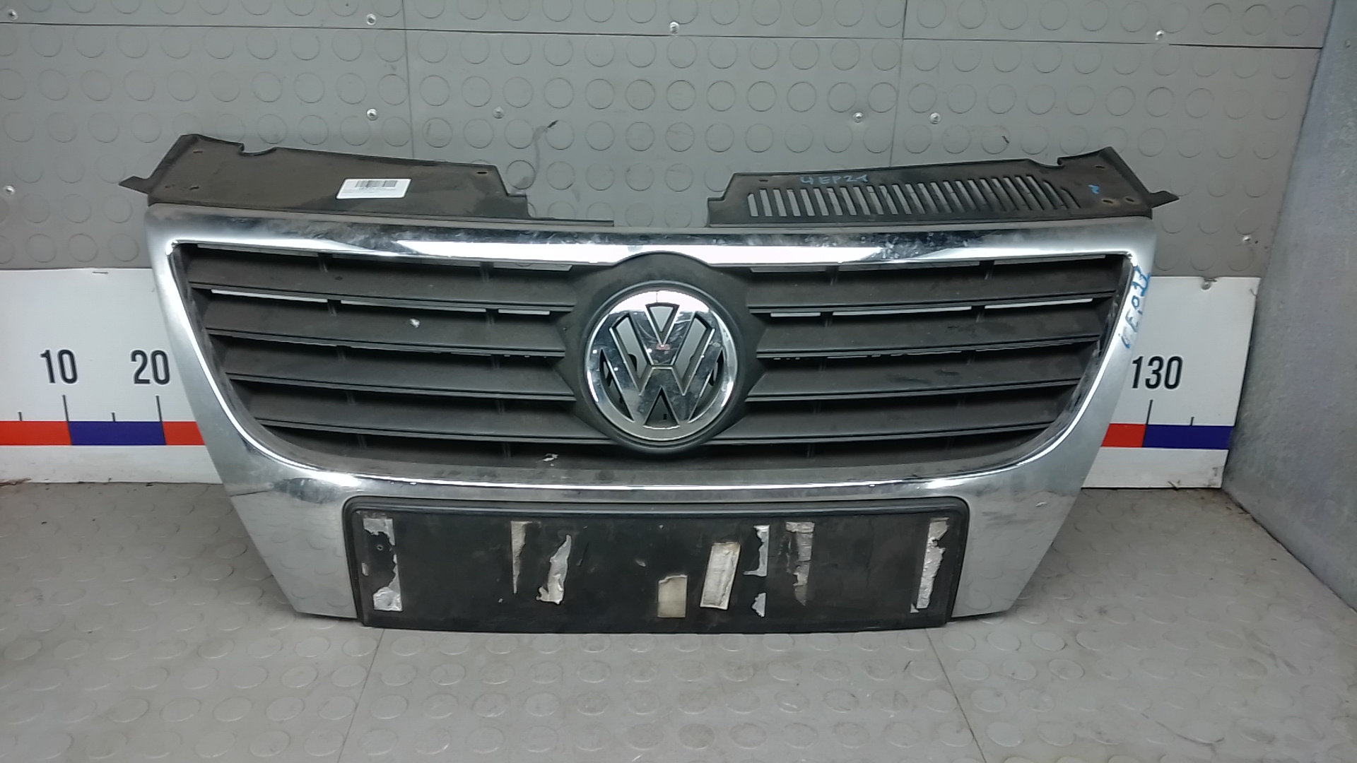 Решетка радиатора Volkswagen Caddy 3