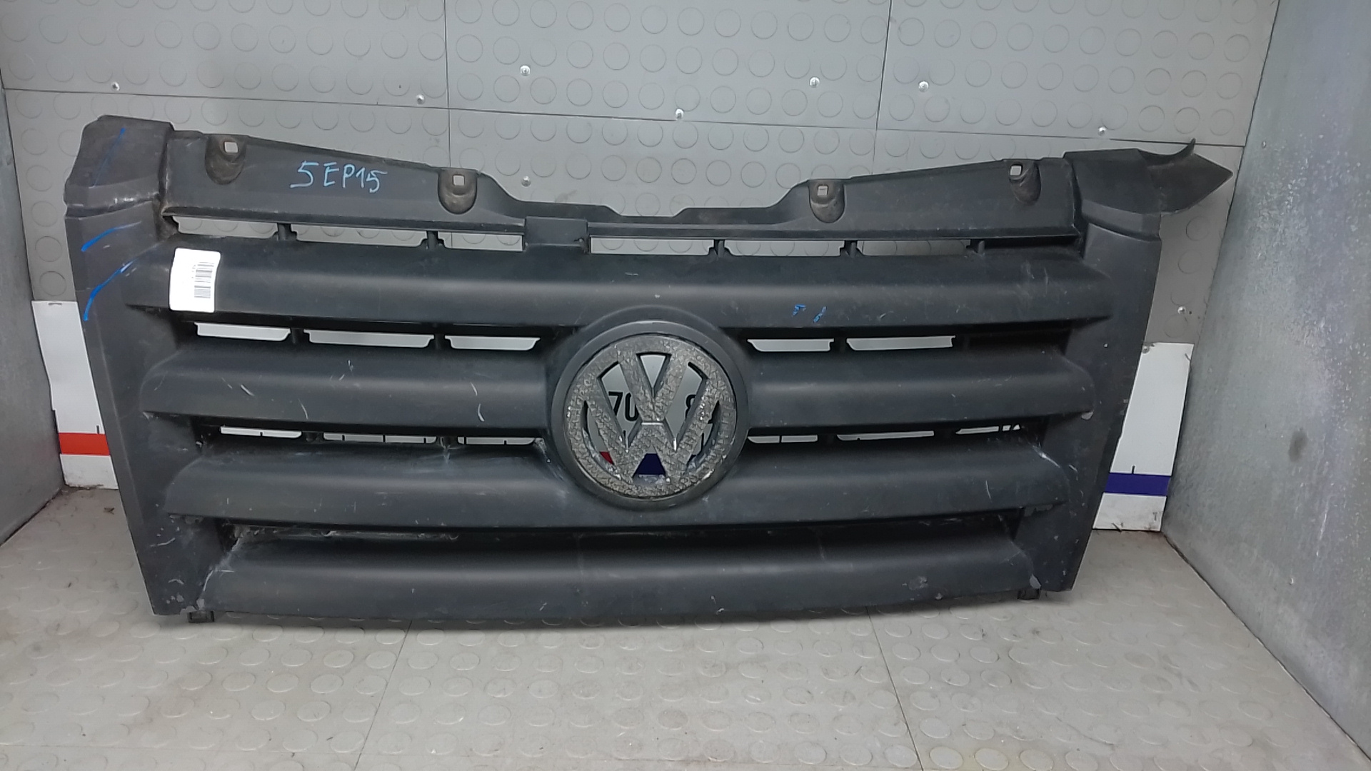 Решетка радиатора Volkswagen Crafter 1