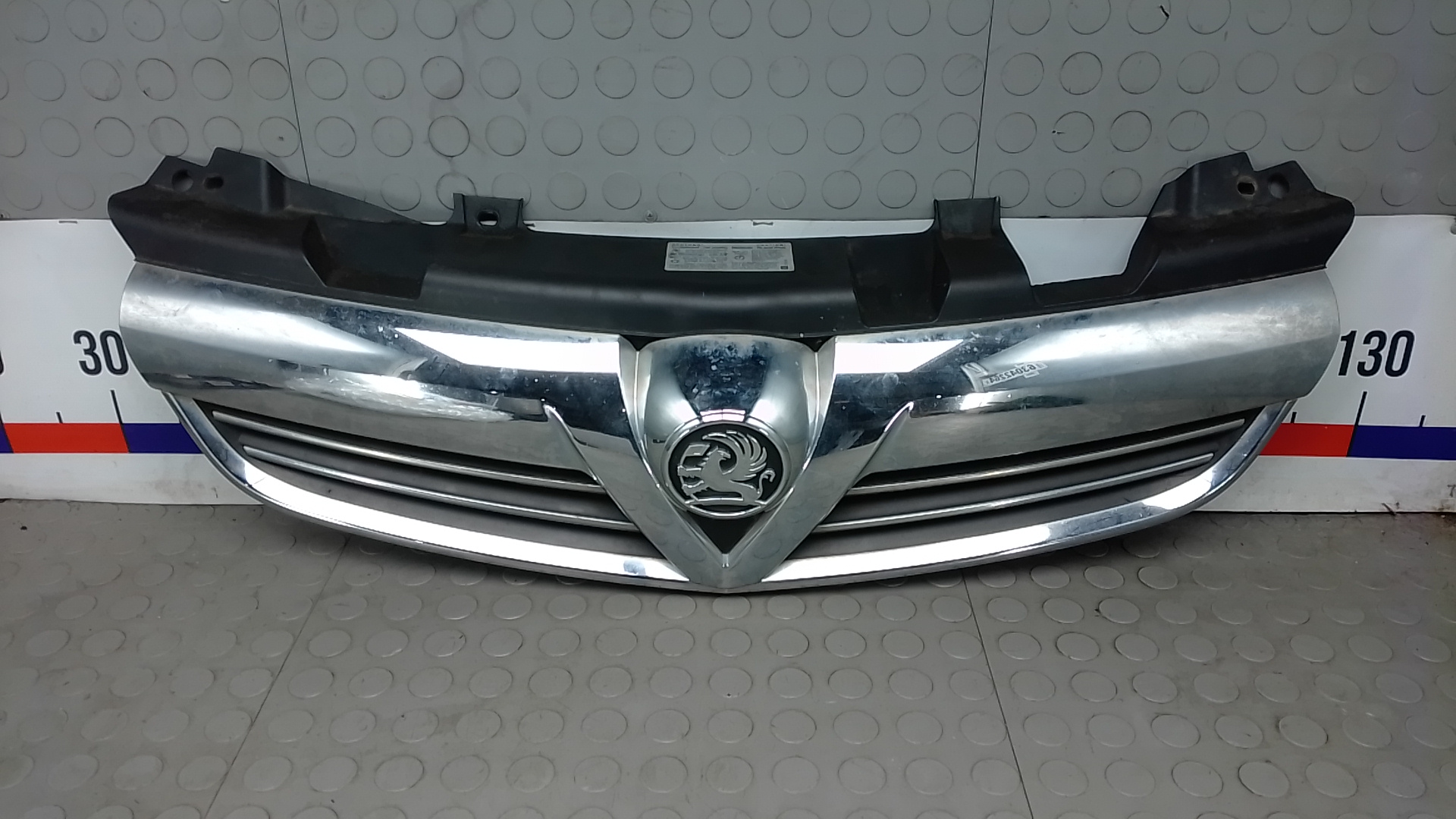 Решетка радиатора Opel Zafira B