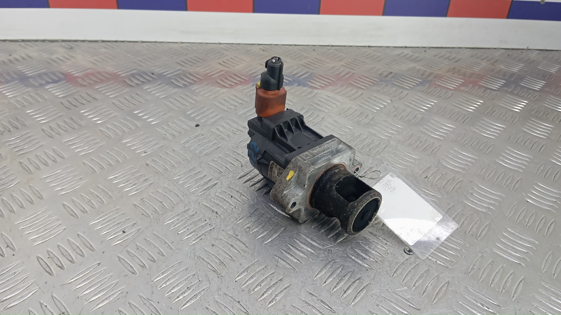 Клапан EGR дизельный Opel Insignia