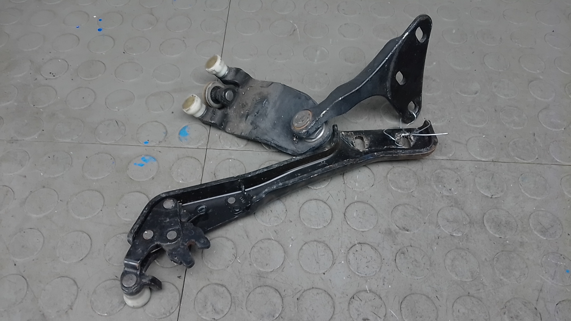 Петля двери сдвижной левой Ford Transit 8