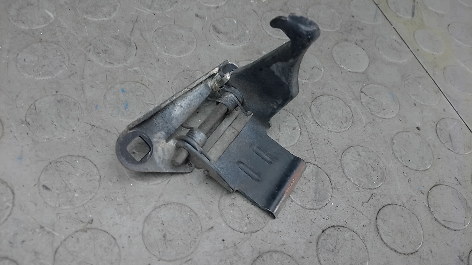 Ручка открывания капота Land Rover Freelander 2