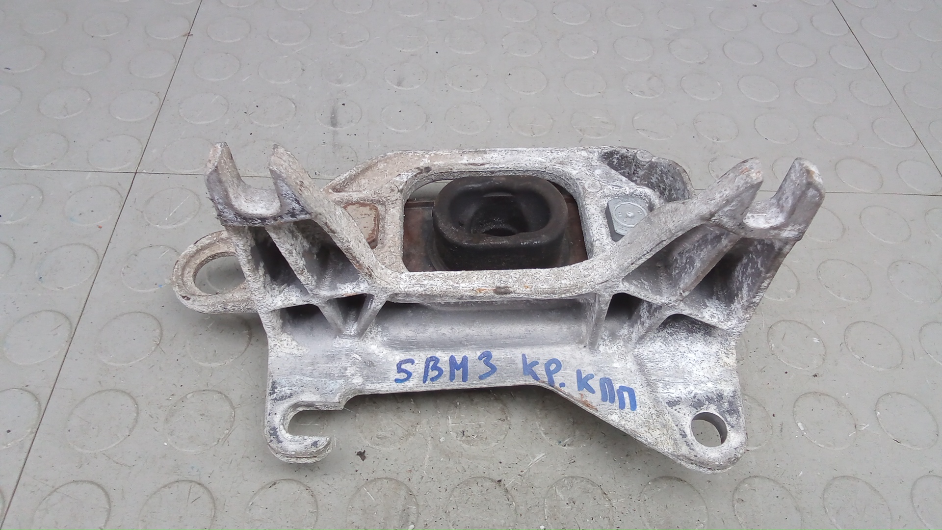 Кронштейн КПП опорный Nissan Qashqai
