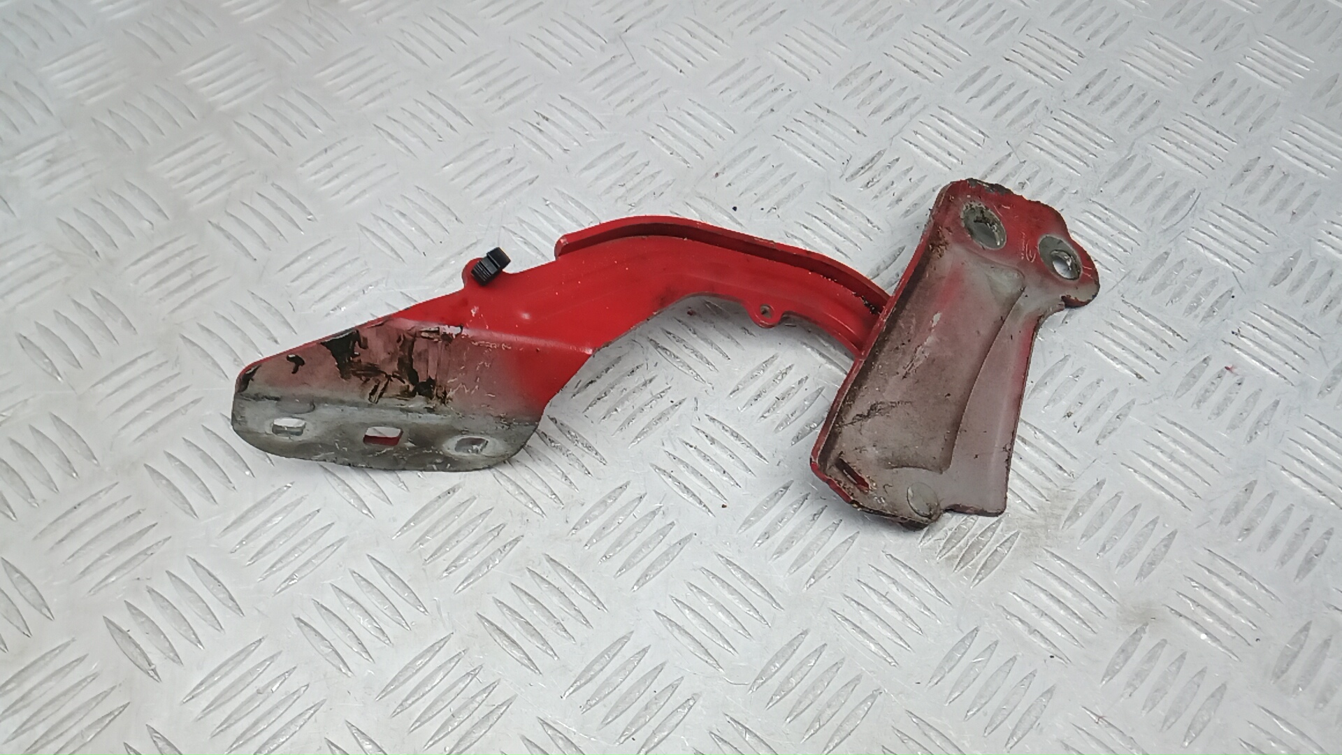Петля капота Ford Focus 3