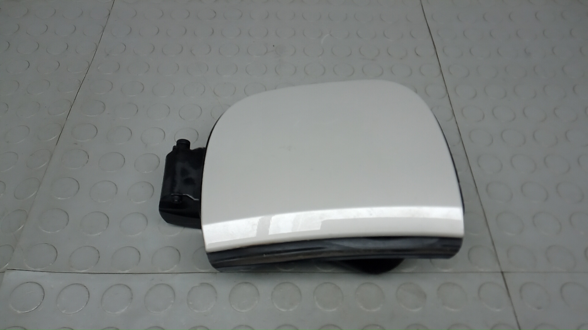лючок бака Citroen C3 Aircross 1