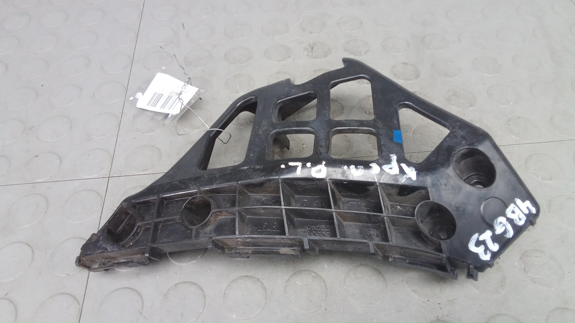 Крепление бампера переднее Toyota Auris E180